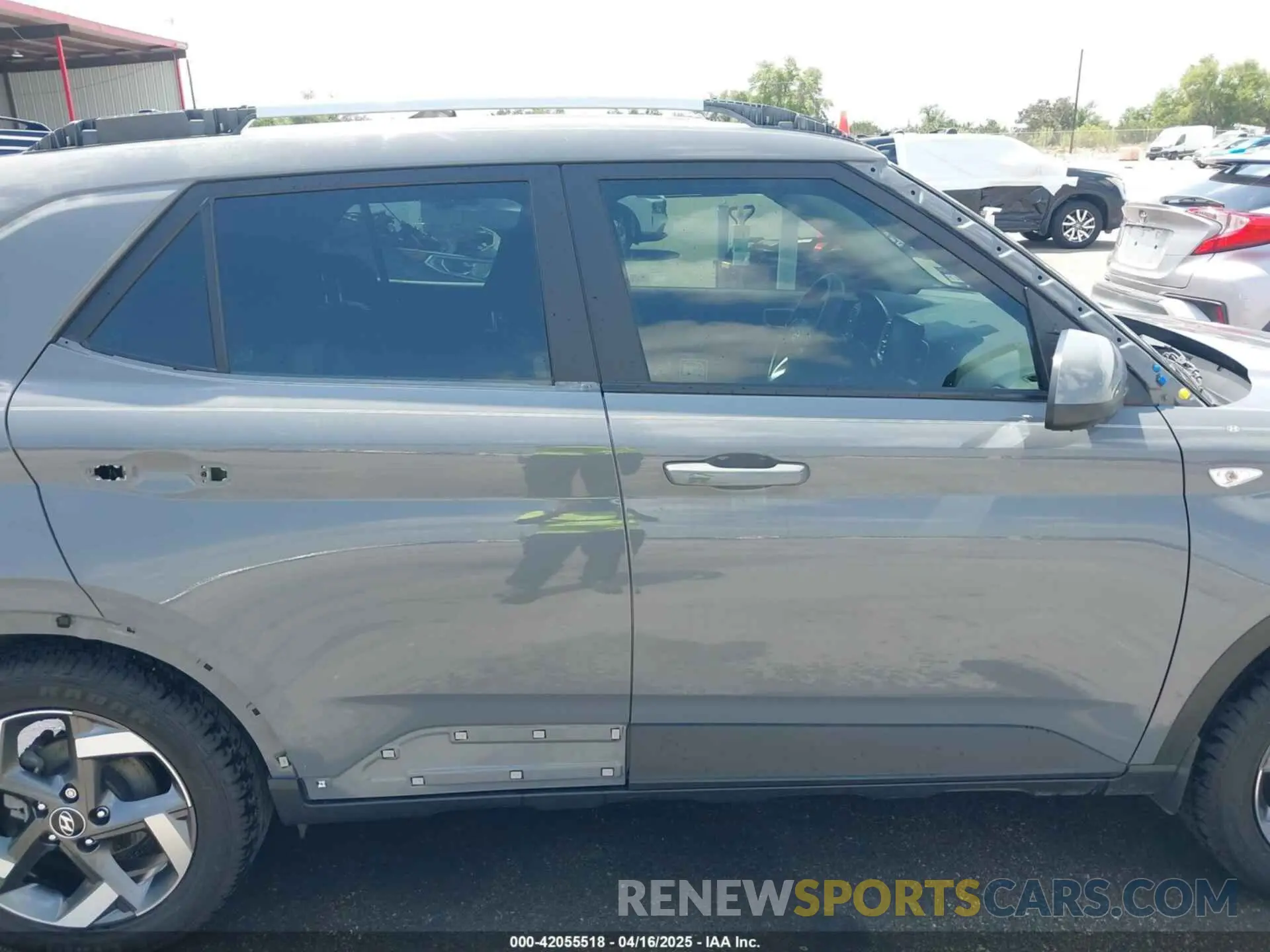13 Photograph of a damaged car KMHRC8A33MU082855 HYUNDAI VENUE 2021