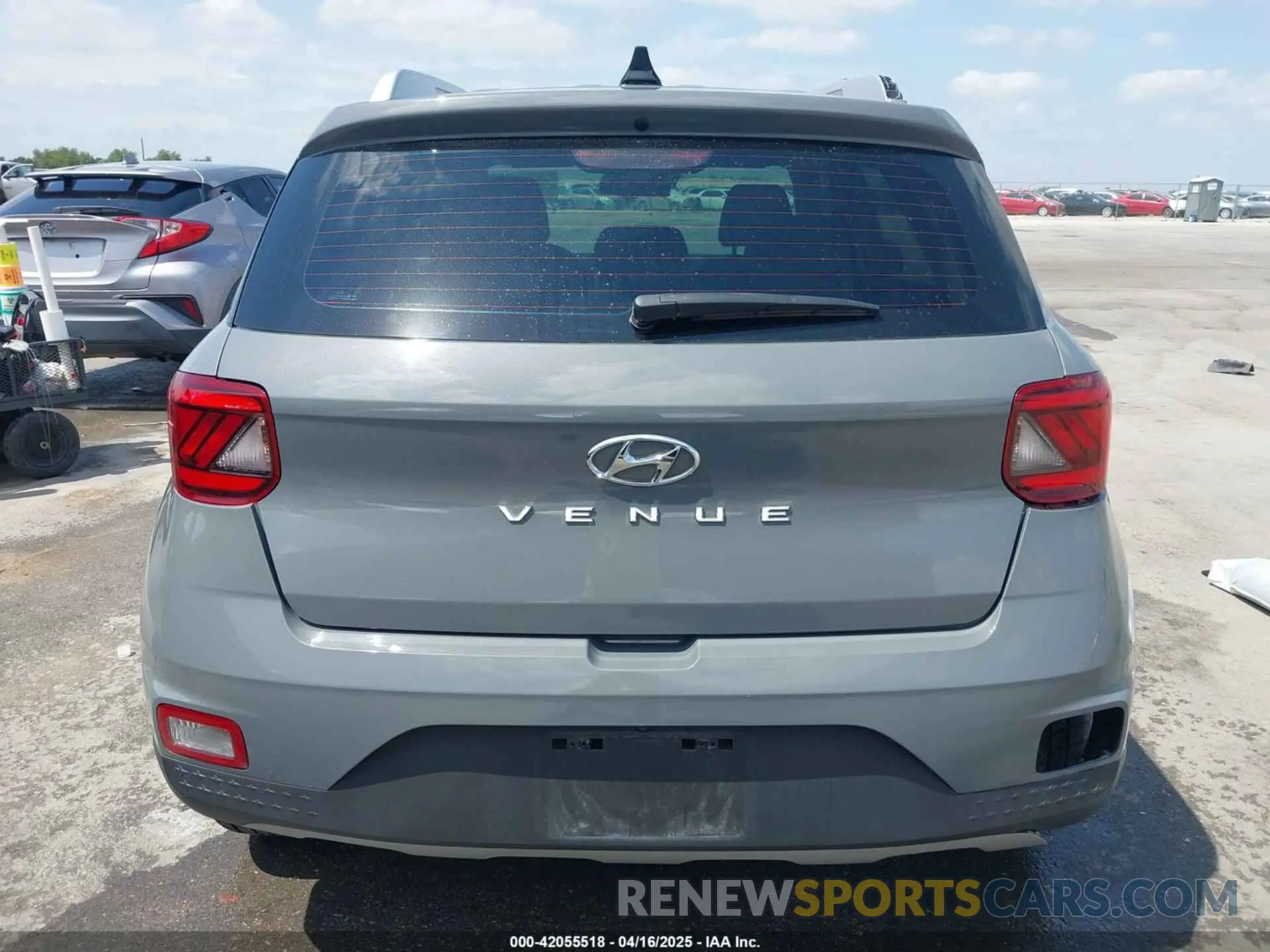 16 Photograph of a damaged car KMHRC8A33MU082855 HYUNDAI VENUE 2021