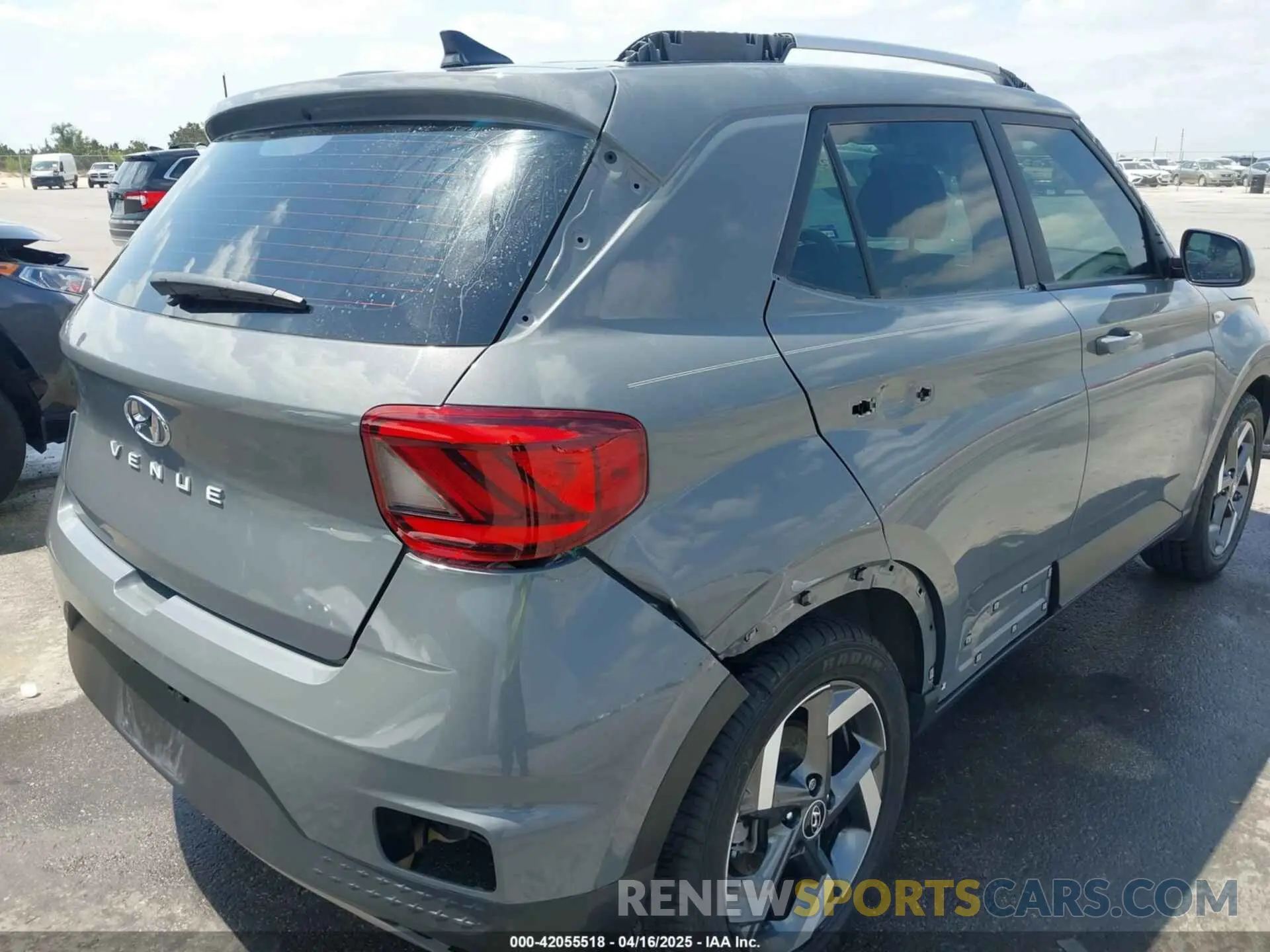 17 Photograph of a damaged car KMHRC8A33MU082855 HYUNDAI VENUE 2021