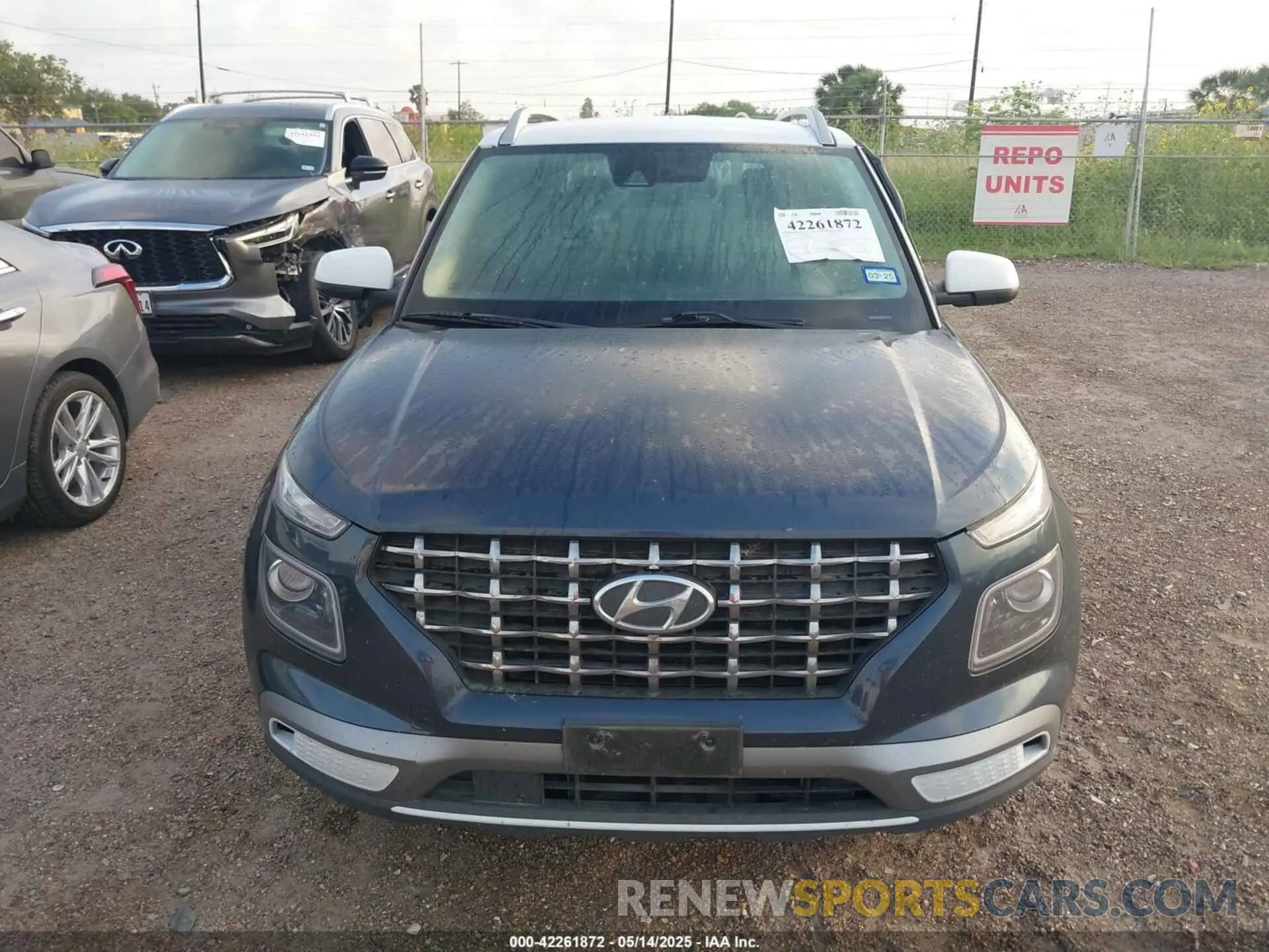 13 Photograph of a damaged car KMHRC8A33MU093208 HYUNDAI VENUE 2021