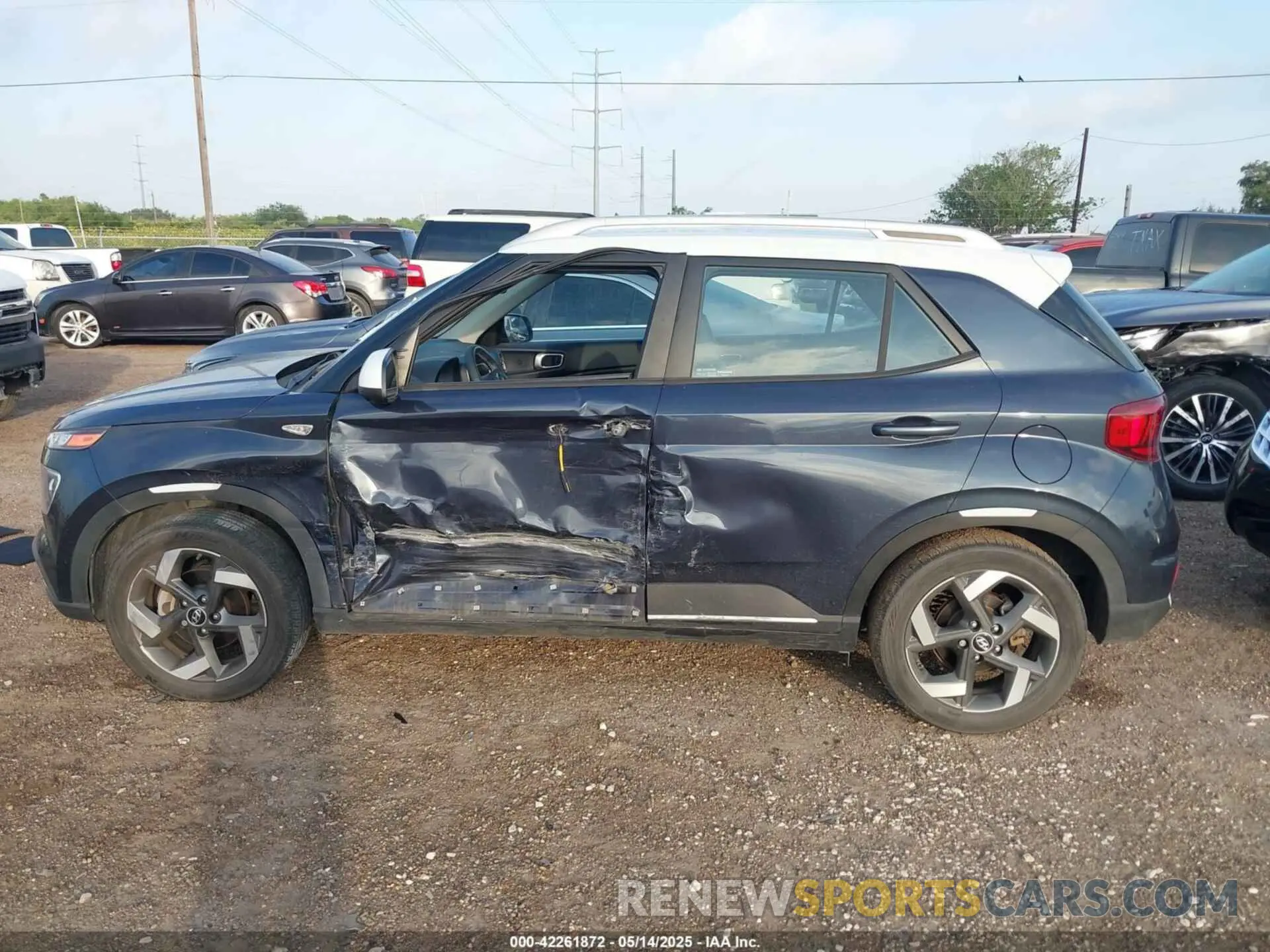 15 Photograph of a damaged car KMHRC8A33MU093208 HYUNDAI VENUE 2021
