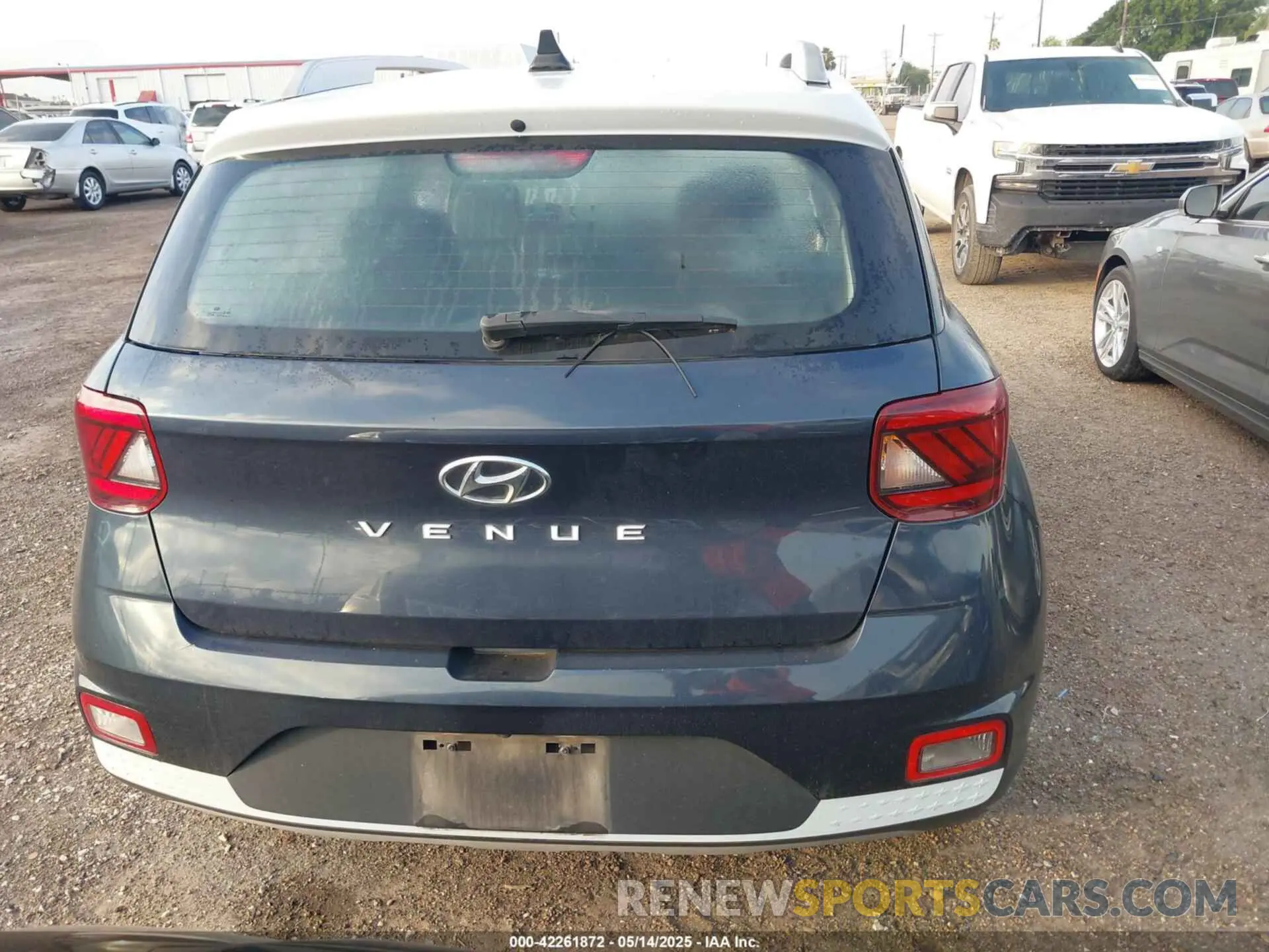 17 Photograph of a damaged car KMHRC8A33MU093208 HYUNDAI VENUE 2021