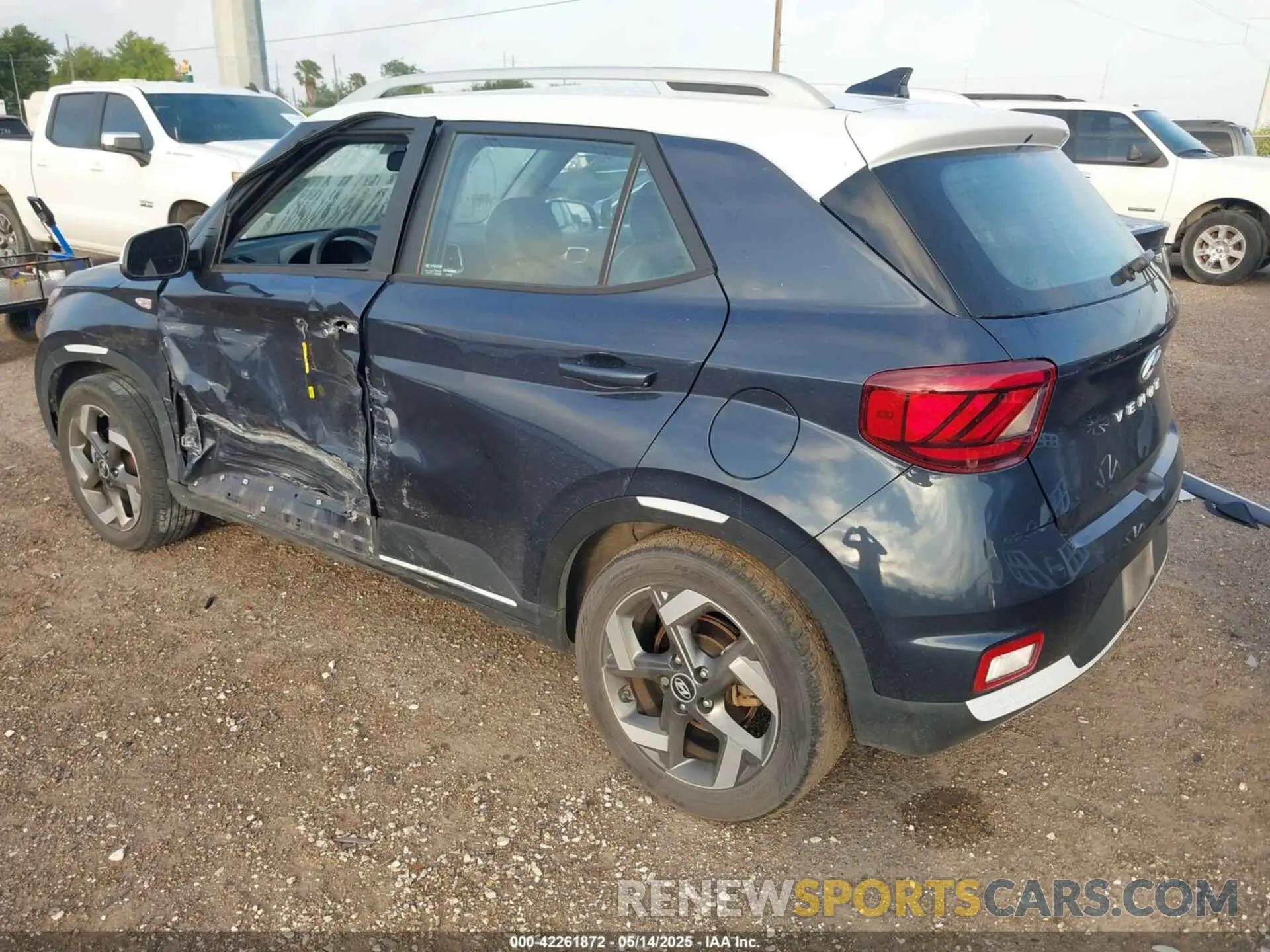 3 Photograph of a damaged car KMHRC8A33MU093208 HYUNDAI VENUE 2021