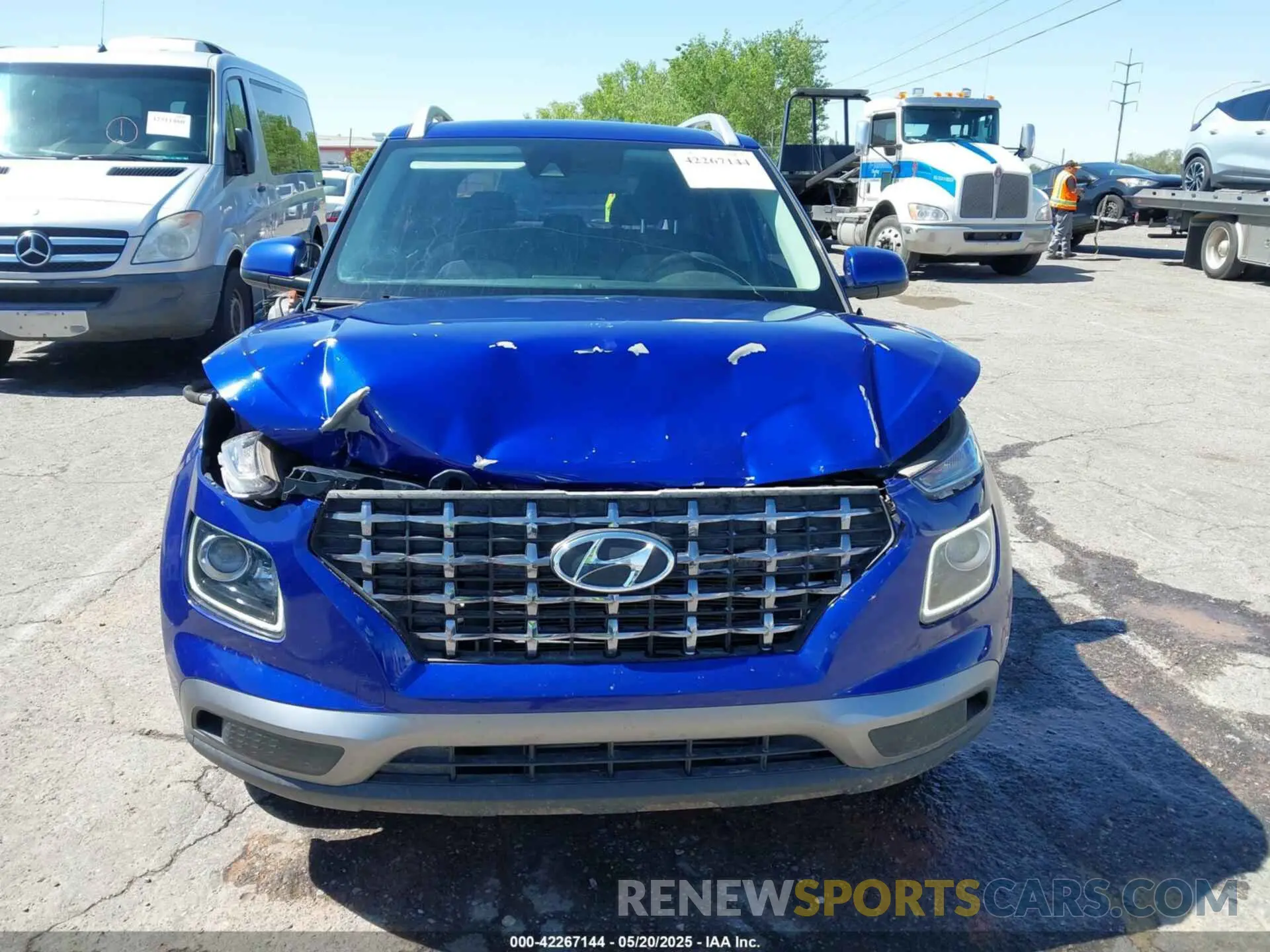 12 Photograph of a damaged car KMHRC8A33MU118933 HYUNDAI VENUE 2021