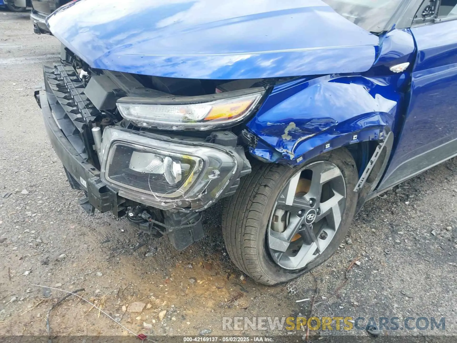 19 Photograph of a damaged car KMHRC8A34MU071346 HYUNDAI VENUE 2021