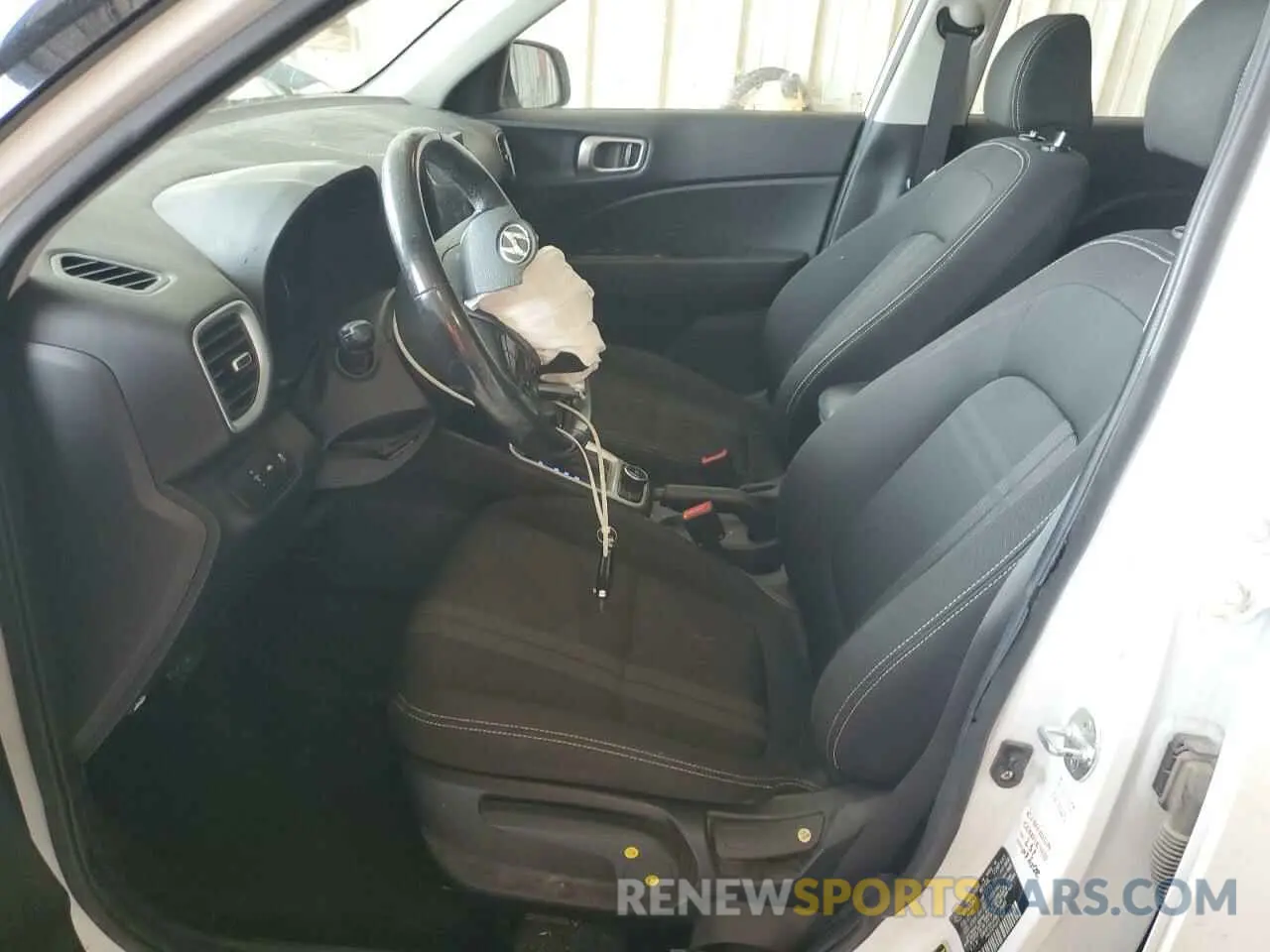 7 Photograph of a damaged car KMHRC8A34MU106046 HYUNDAI VENUE 2021