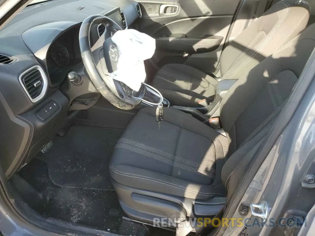 7 Photograph of a damaged car KMHRC8A35MU116147 HYUNDAI VENUE 2021