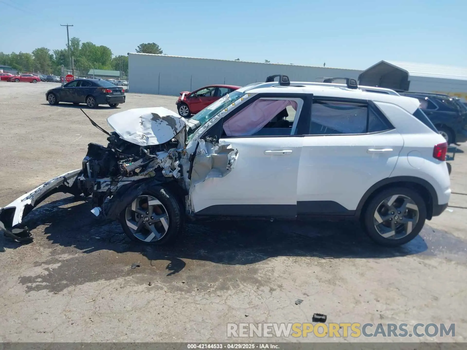 14 Photograph of a damaged car KMHRC8A35MU122692 HYUNDAI VENUE 2021
