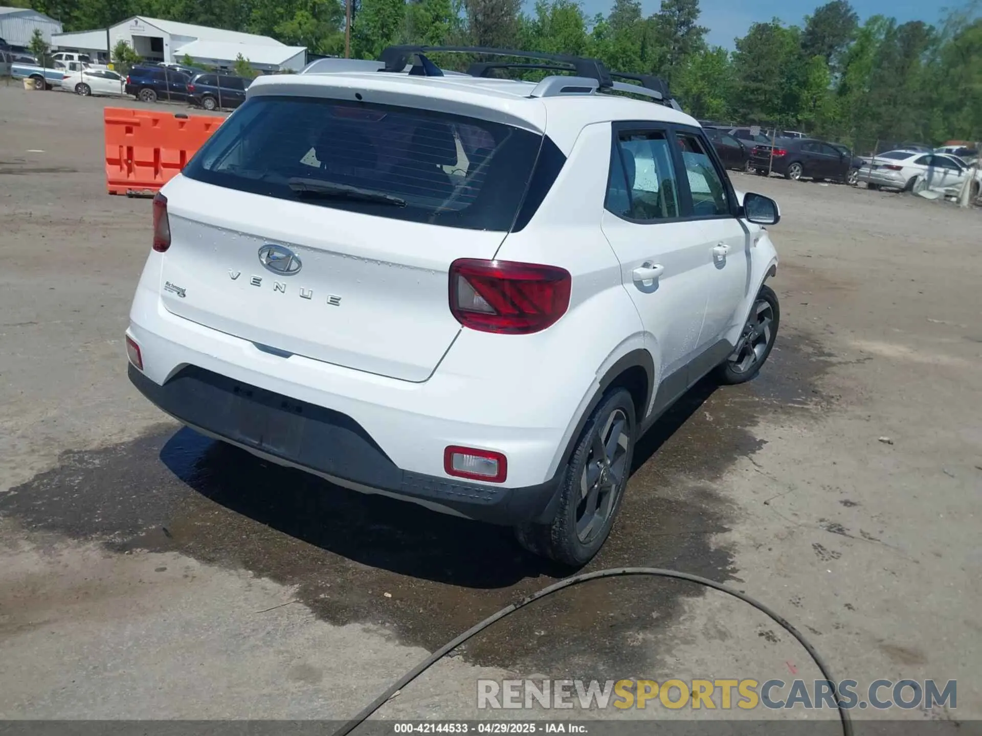 4 Photograph of a damaged car KMHRC8A35MU122692 HYUNDAI VENUE 2021