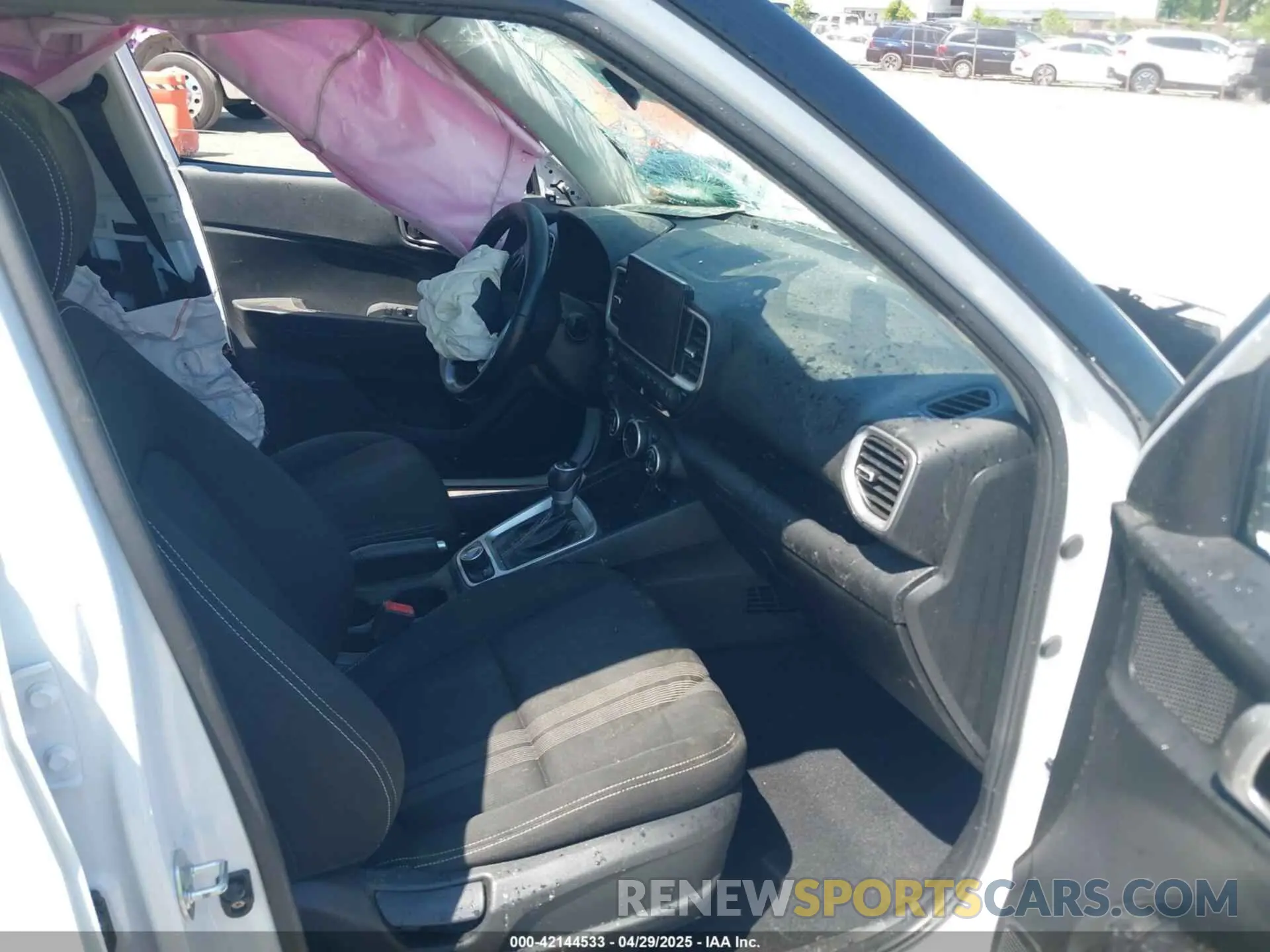 5 Photograph of a damaged car KMHRC8A35MU122692 HYUNDAI VENUE 2021