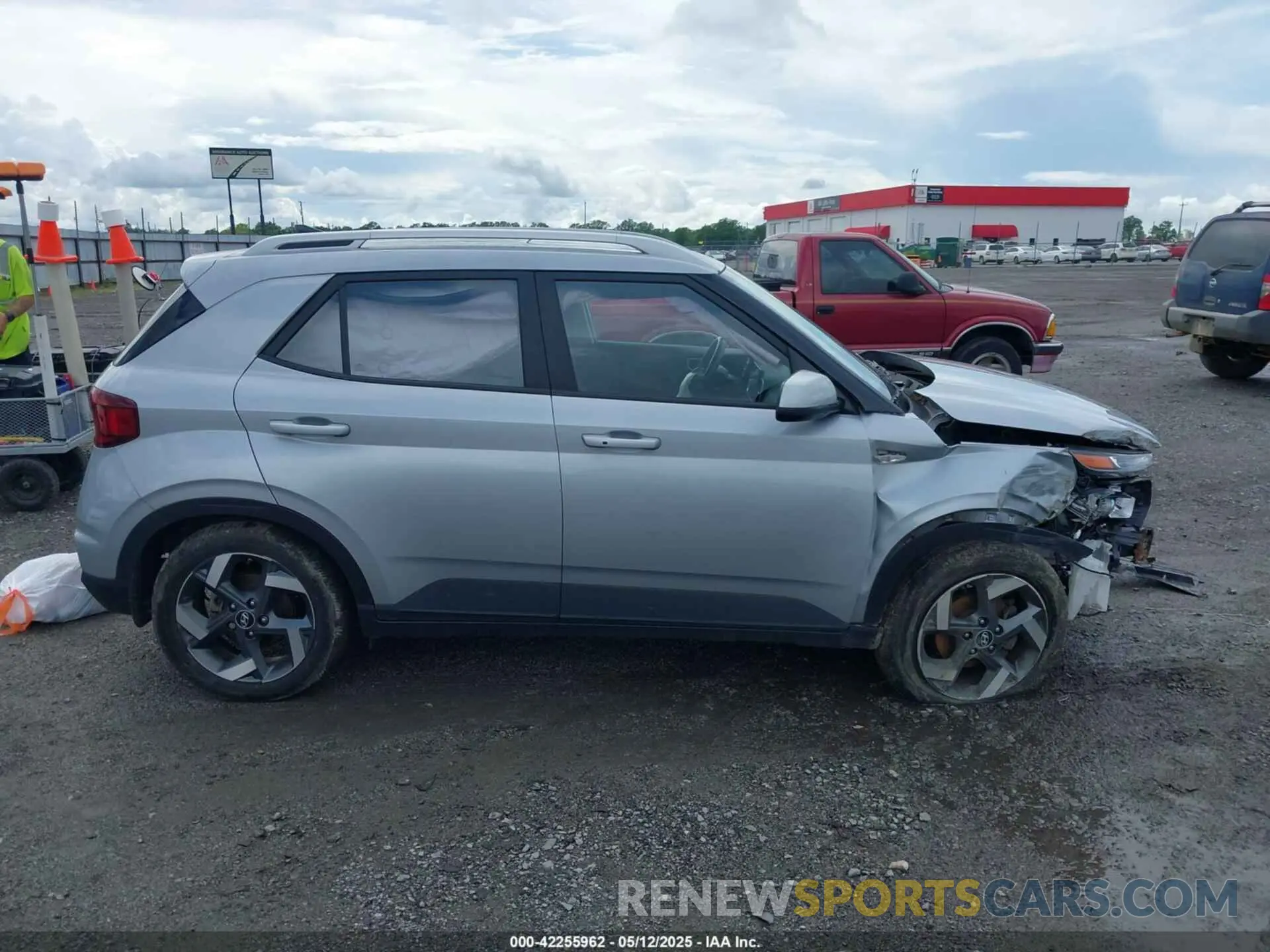 13 Photograph of a damaged car KMHRC8A36MU082493 HYUNDAI VENUE 2021