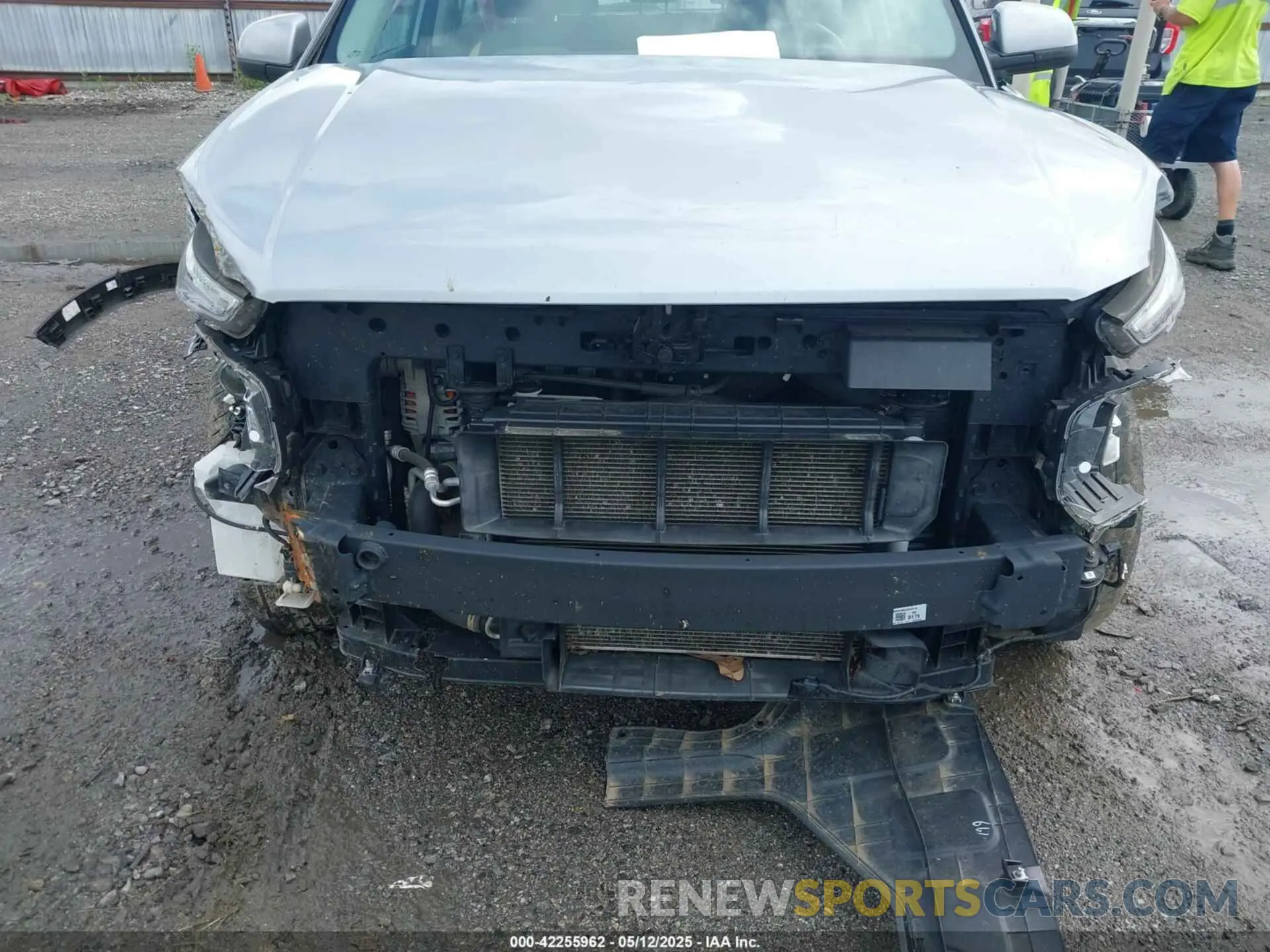 17 Photograph of a damaged car KMHRC8A36MU082493 HYUNDAI VENUE 2021
