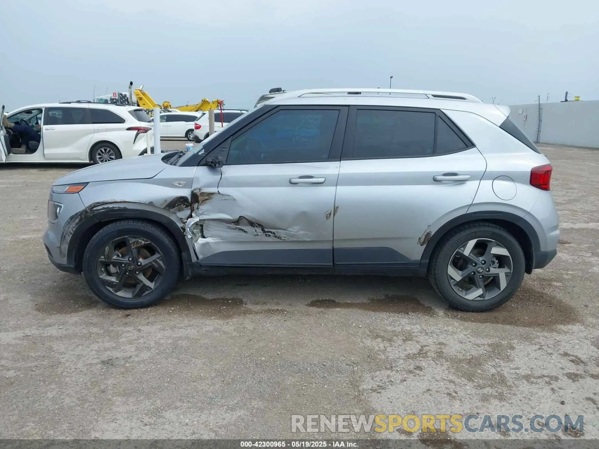 14 Photograph of a damaged car KMHRC8A37MU081076 HYUNDAI VENUE 2021