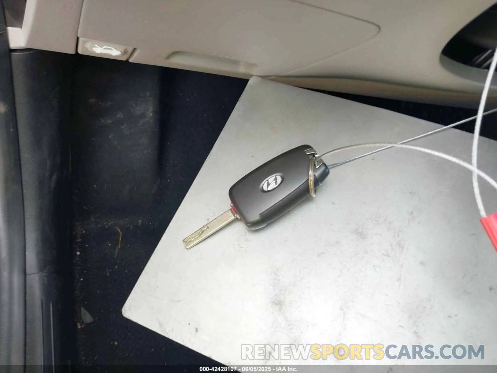 11 Photograph of a damaged car KMHRC8A38MU070653 HYUNDAI VENUE 2021