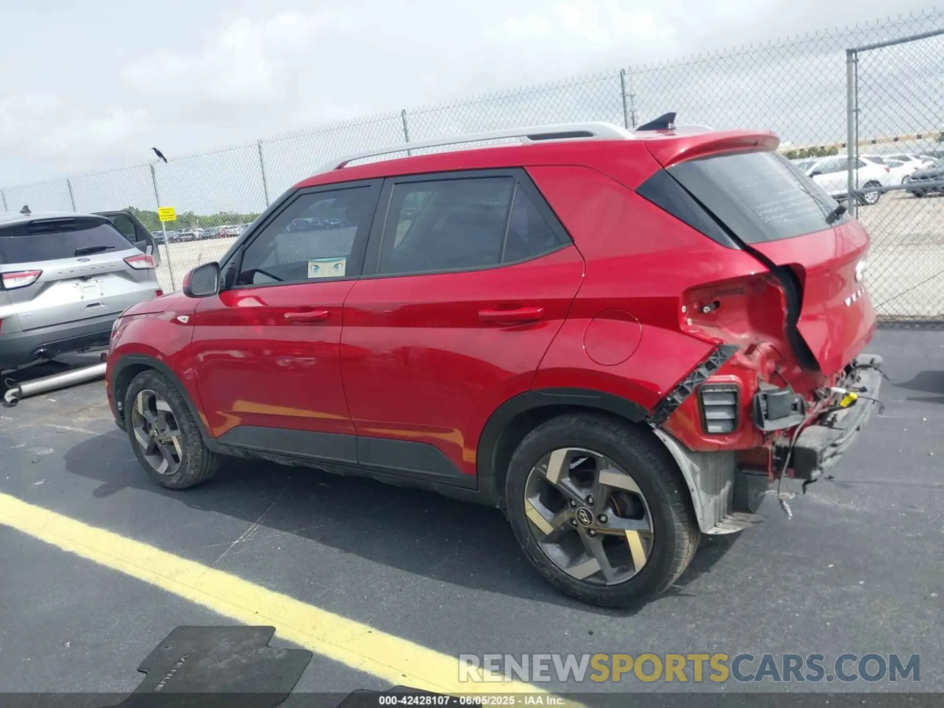 14 Photograph of a damaged car KMHRC8A38MU070653 HYUNDAI VENUE 2021