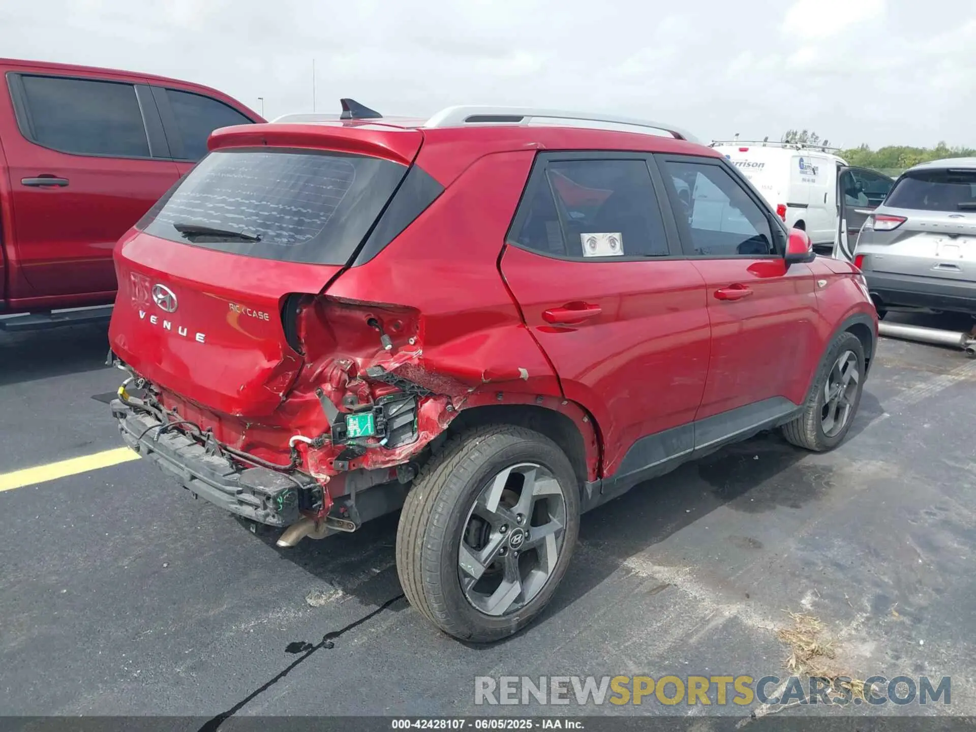 4 Photograph of a damaged car KMHRC8A38MU070653 HYUNDAI VENUE 2021