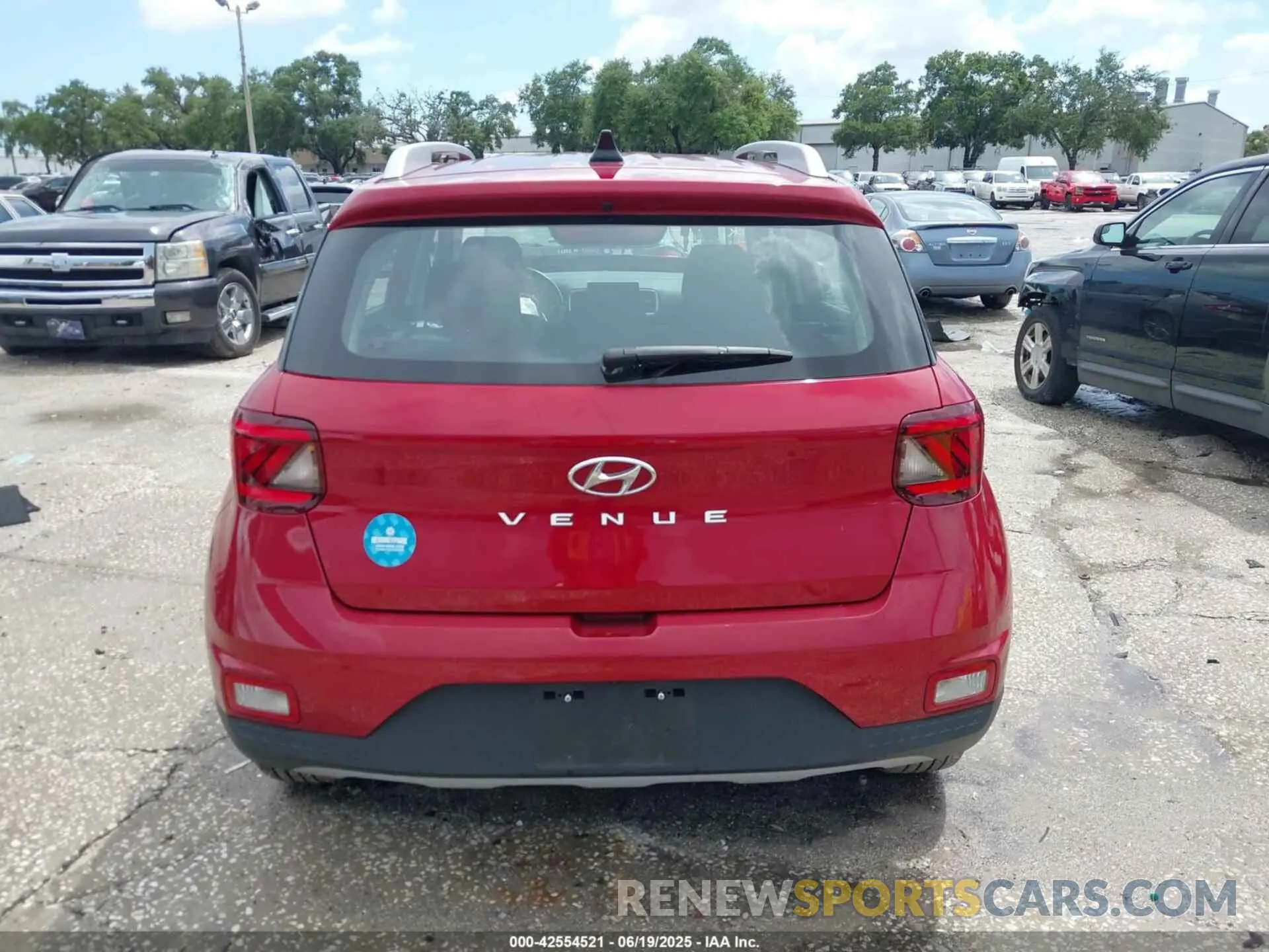 16 Photograph of a damaged car KMHRC8A38MU118927 HYUNDAI VENUE 2021