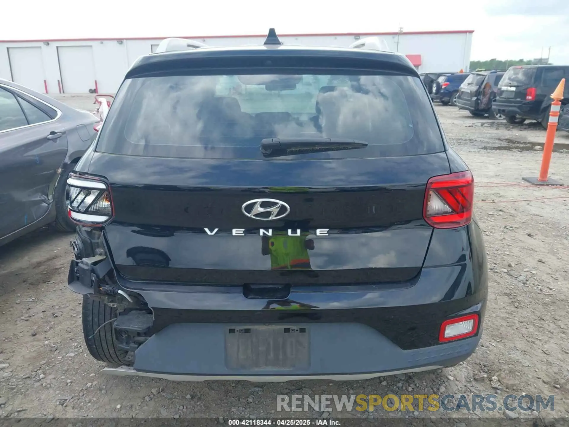 16 Photograph of a damaged car KMHRC8A39MU072962 HYUNDAI VENUE 2021
