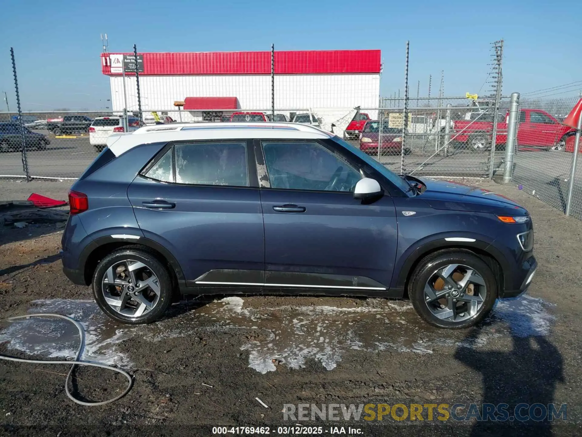13 Photograph of a damaged car KMHRC8A39MU082116 HYUNDAI VENUE 2021