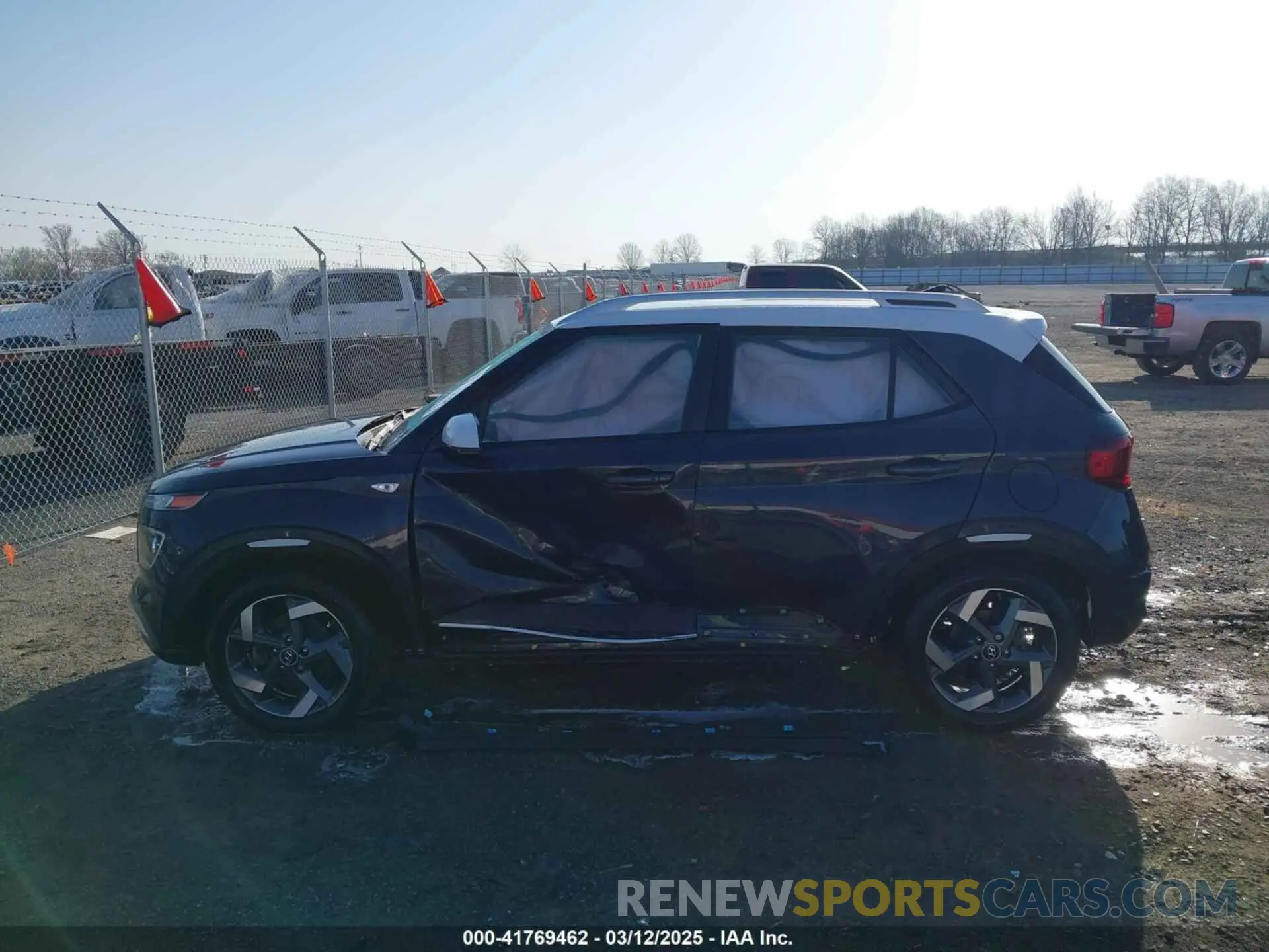 14 Photograph of a damaged car KMHRC8A39MU082116 HYUNDAI VENUE 2021