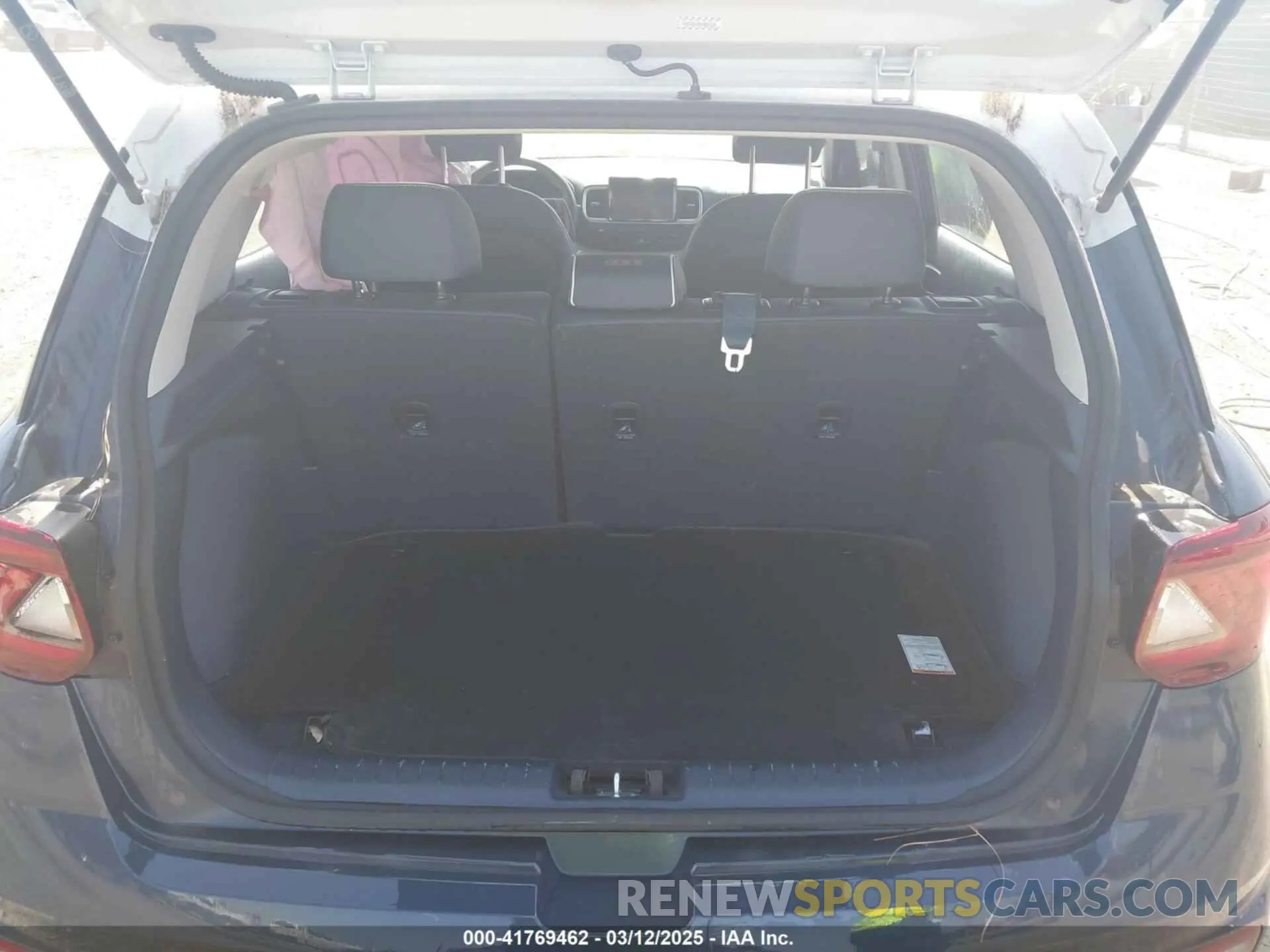 8 Photograph of a damaged car KMHRC8A39MU082116 HYUNDAI VENUE 2021