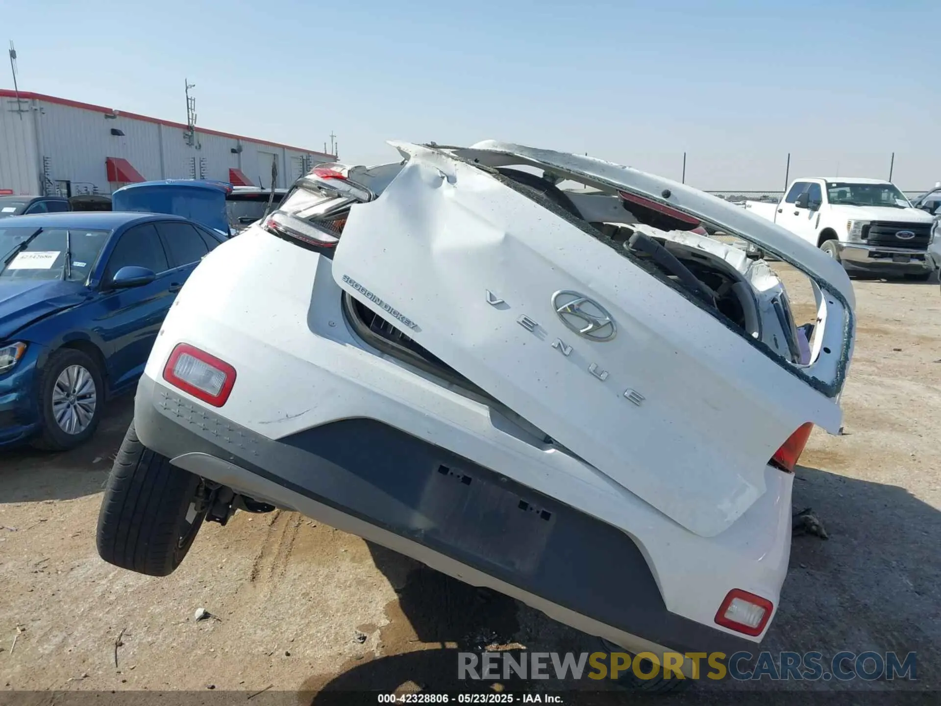 15 Photograph of a damaged car KMHRC8A39MU126972 HYUNDAI VENUE 2021