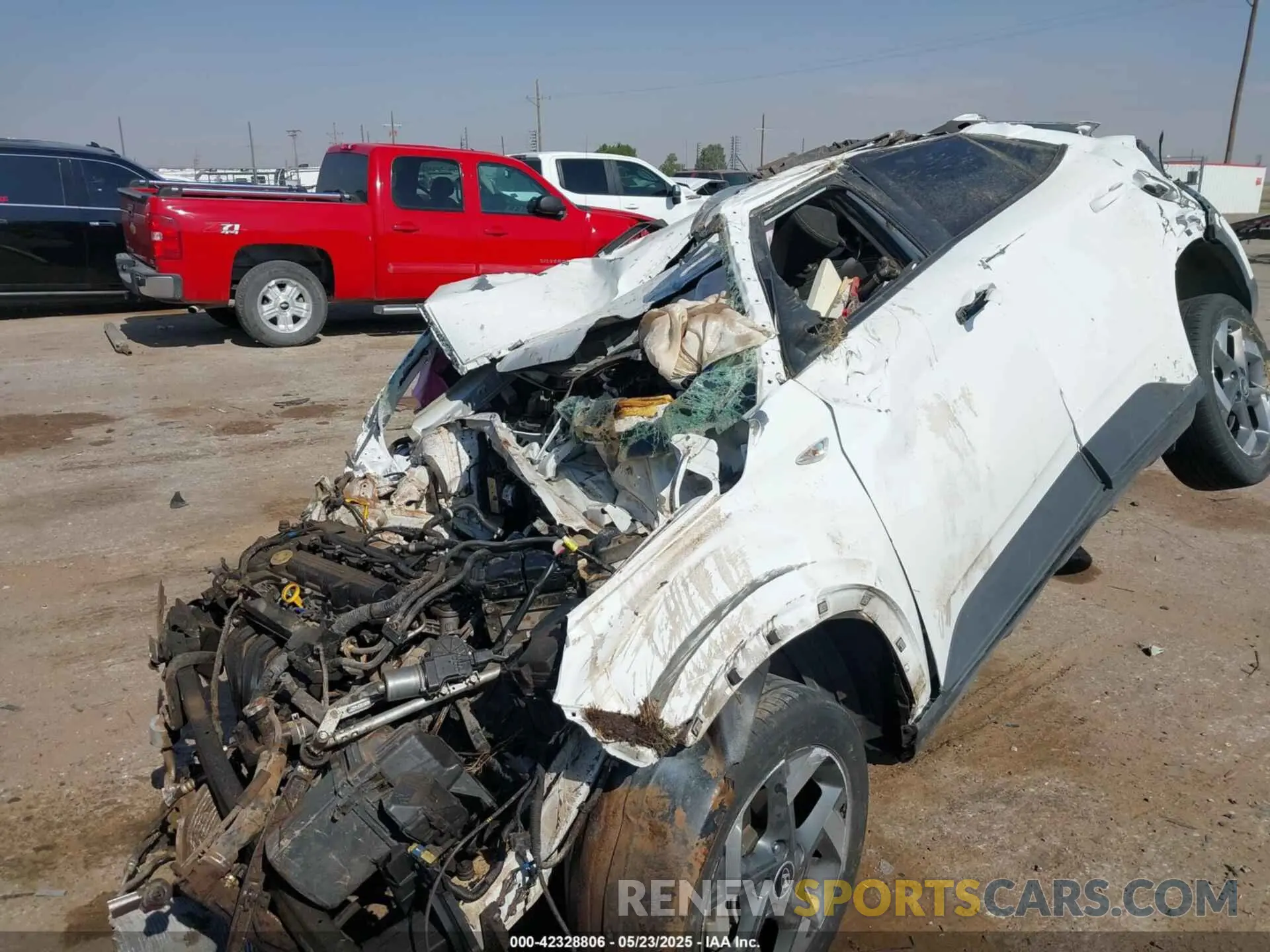 2 Photograph of a damaged car KMHRC8A39MU126972 HYUNDAI VENUE 2021