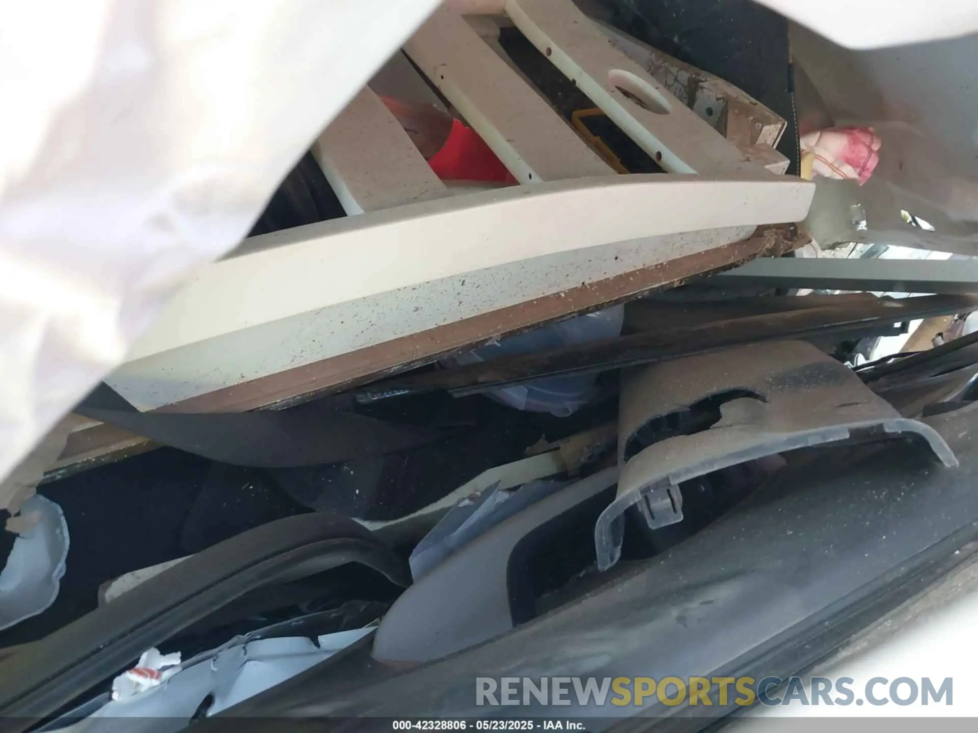 8 Photograph of a damaged car KMHRC8A39MU126972 HYUNDAI VENUE 2021