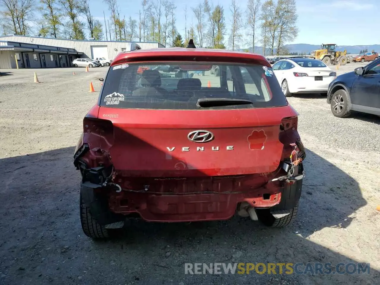 6 Photograph of a damaged car KMHRC8A39MU127054 HYUNDAI VENUE 2021
