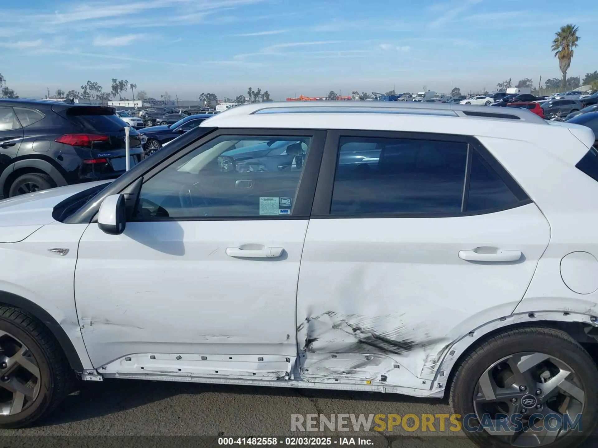 14 Photograph of a damaged car KMHRC8A3XMU064482 HYUNDAI VENUE 2021