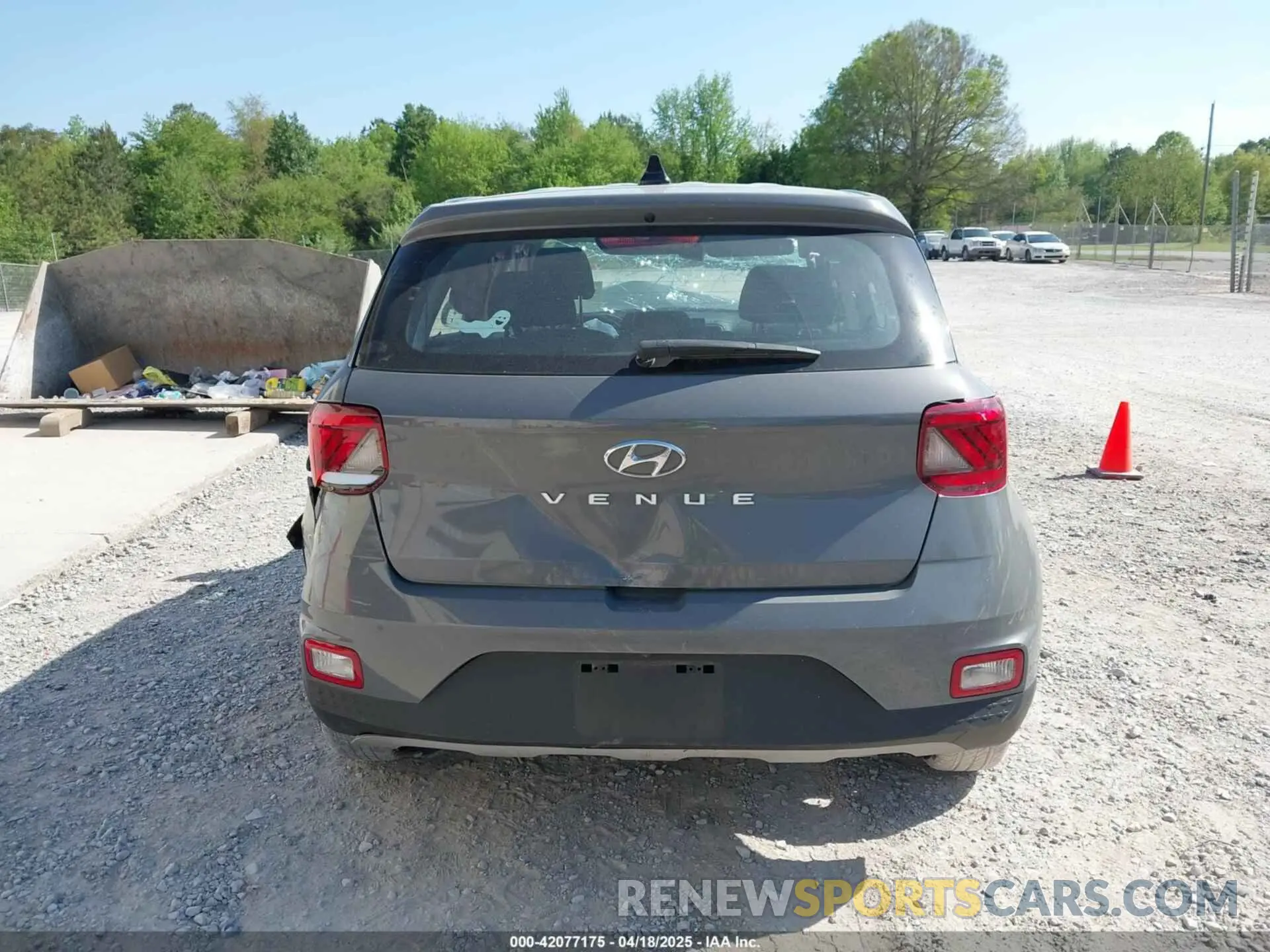 17 Photograph of a damaged car KMHRB8A30NU177247 HYUNDAI VENUE 2022