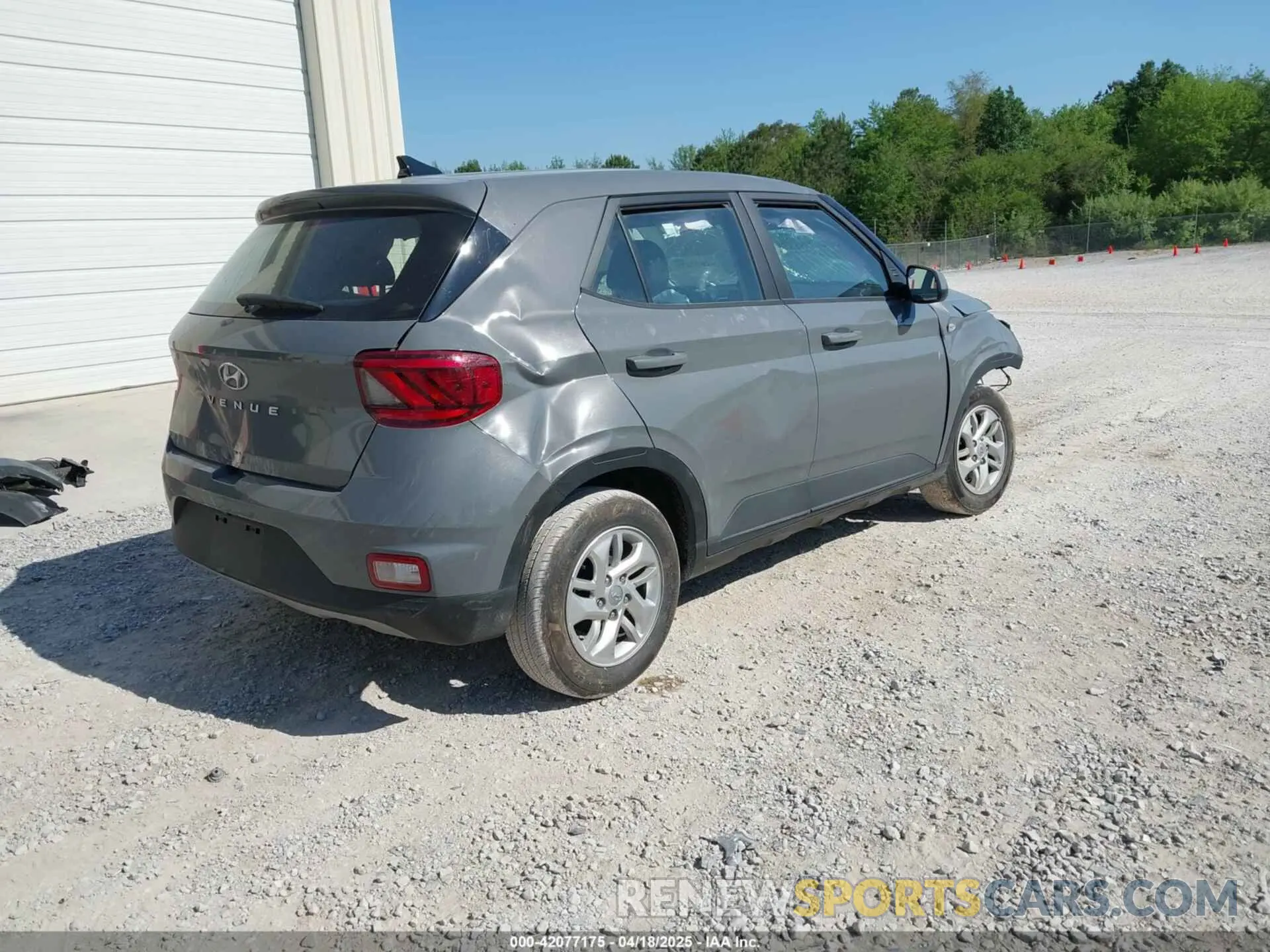 4 Photograph of a damaged car KMHRB8A30NU177247 HYUNDAI VENUE 2022