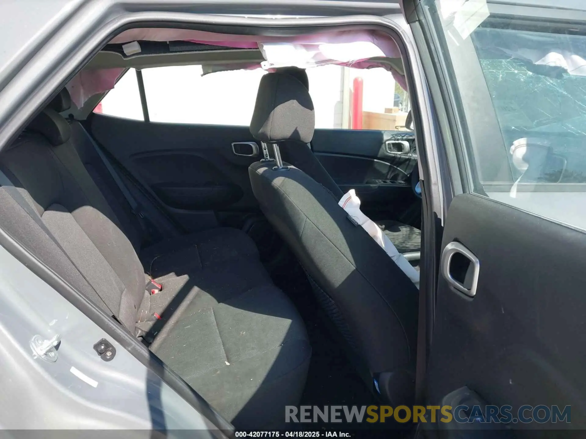 8 Photograph of a damaged car KMHRB8A30NU177247 HYUNDAI VENUE 2022