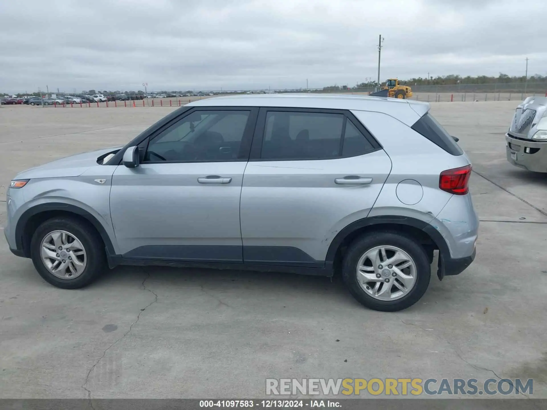 14 Photograph of a damaged car KMHRB8A30NU201823 HYUNDAI VENUE 2022