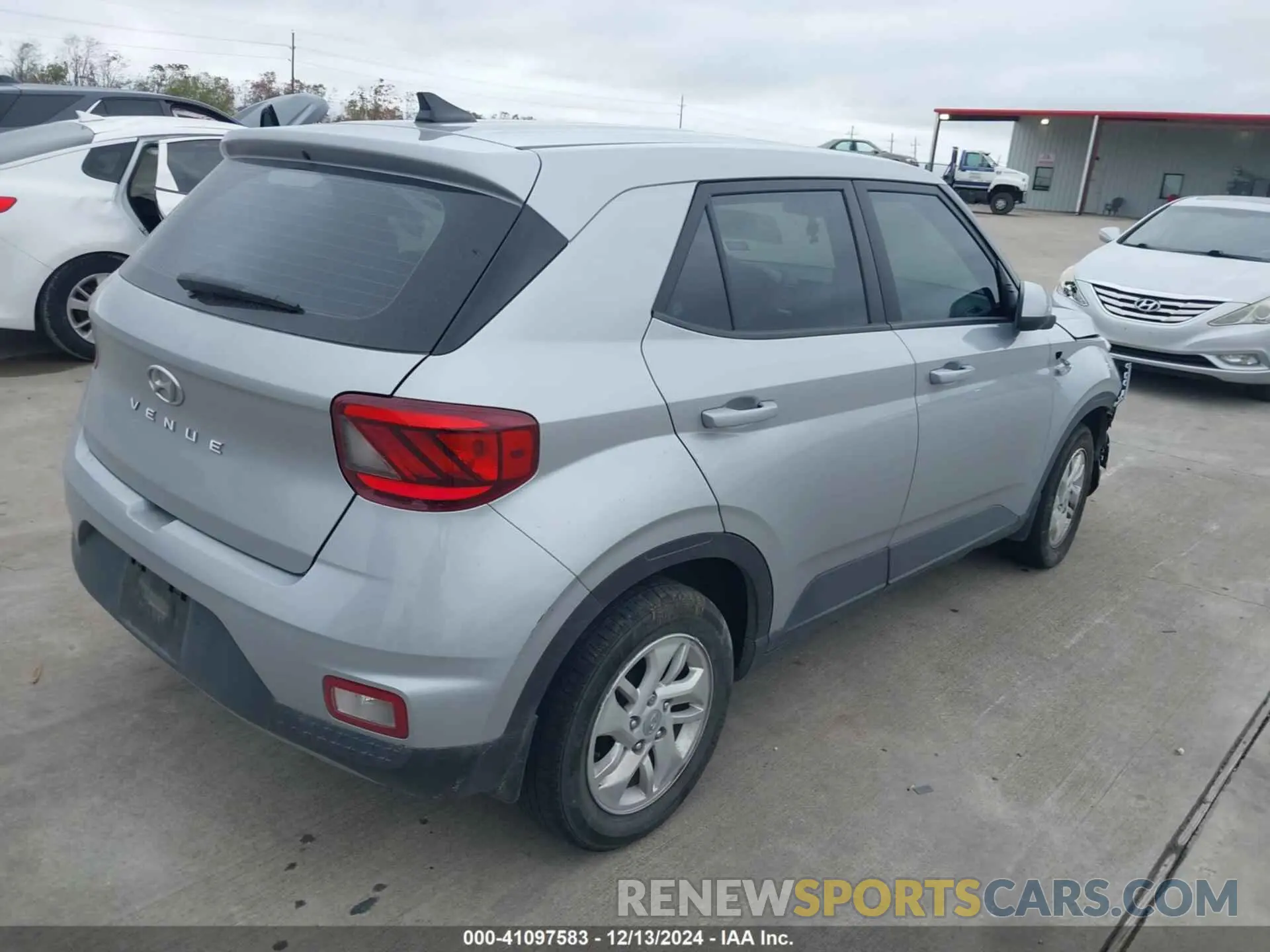 4 Photograph of a damaged car KMHRB8A30NU201823 HYUNDAI VENUE 2022