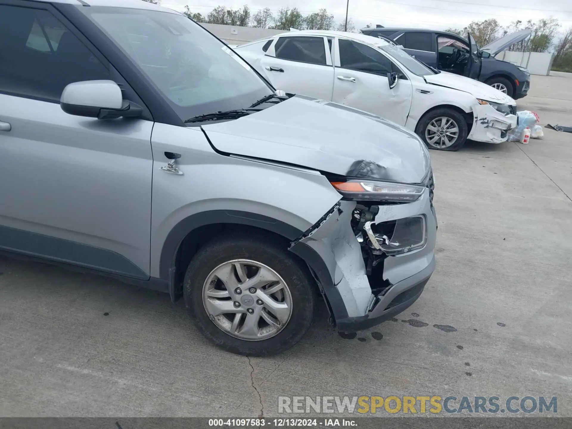6 Photograph of a damaged car KMHRB8A30NU201823 HYUNDAI VENUE 2022