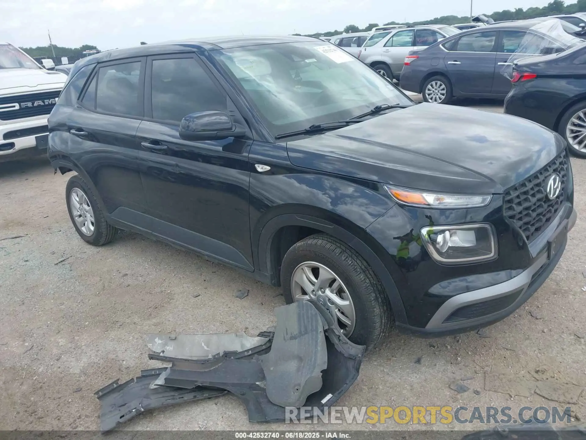 1 Photograph of a damaged car KMHRB8A31NU160599 HYUNDAI VENUE 2022