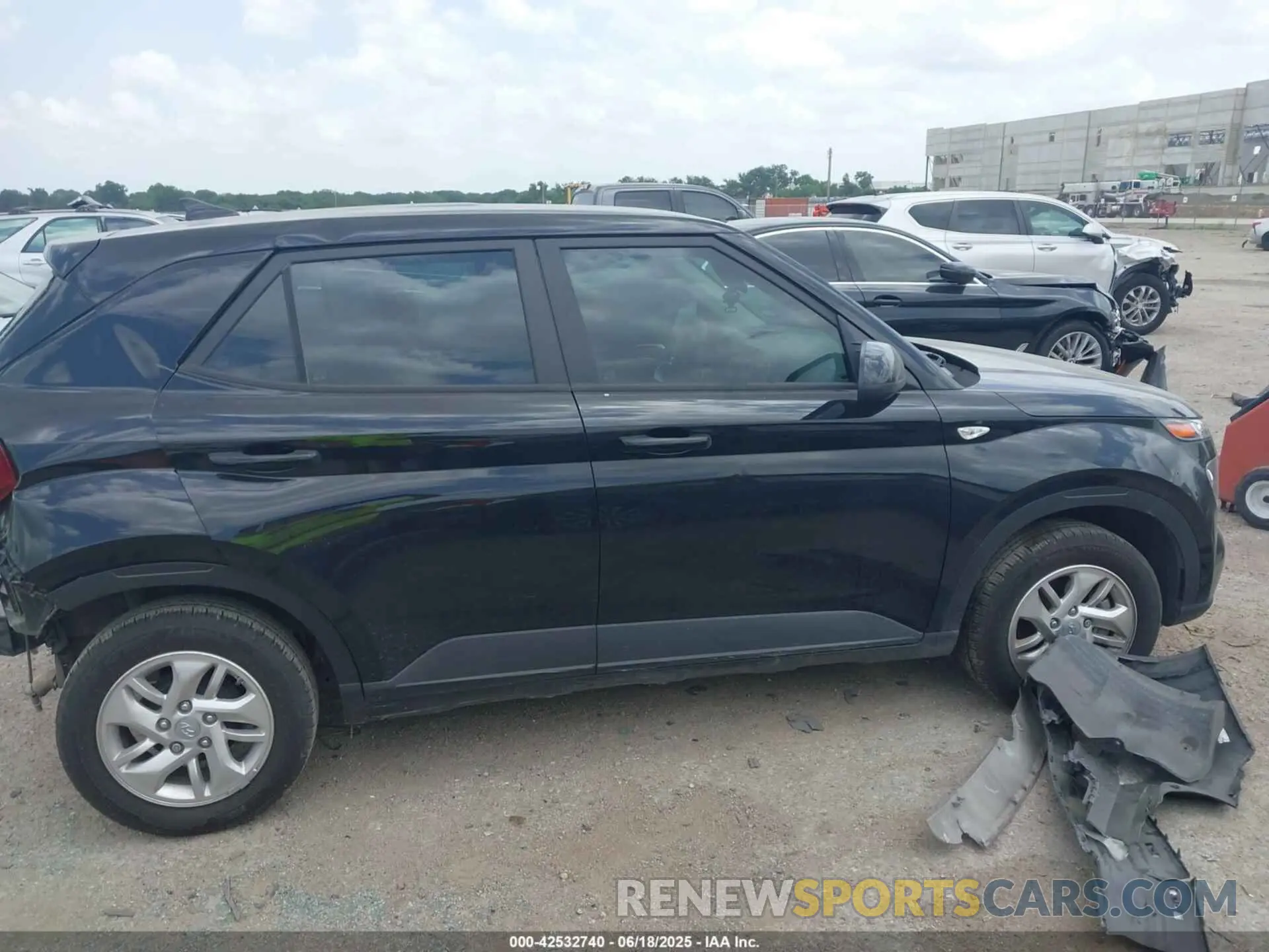 13 Photograph of a damaged car KMHRB8A31NU160599 HYUNDAI VENUE 2022