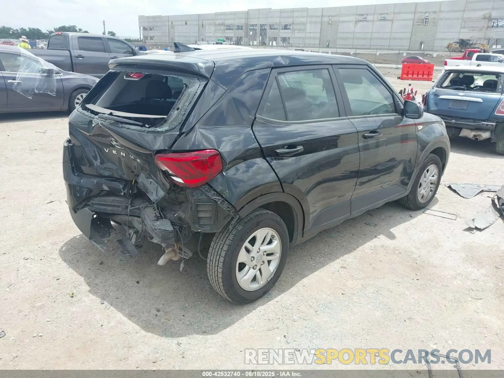 4 Photograph of a damaged car KMHRB8A31NU160599 HYUNDAI VENUE 2022