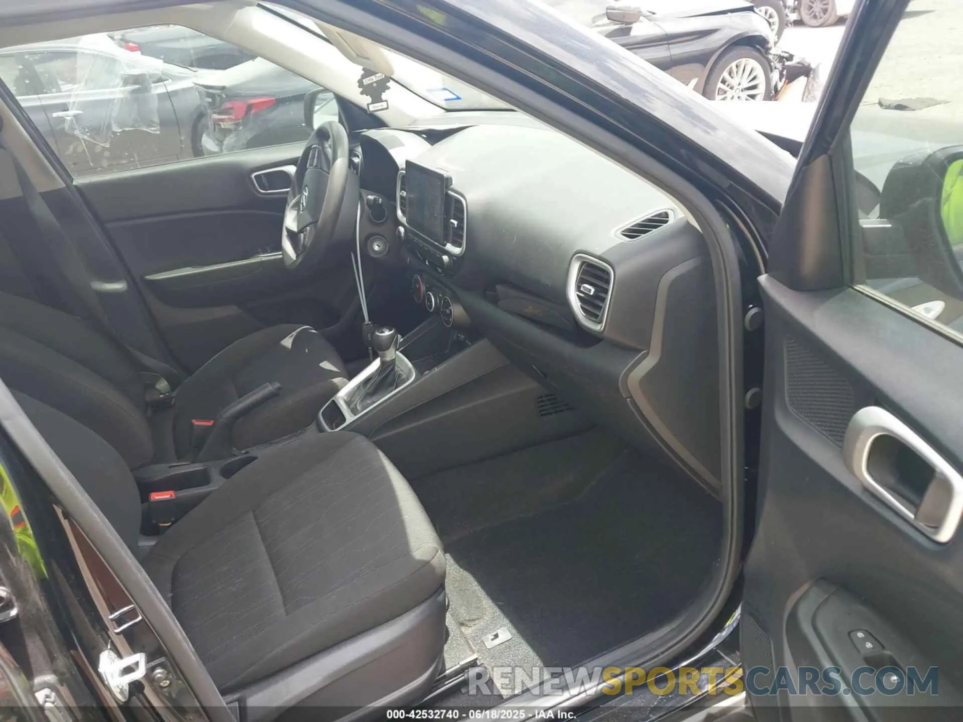 5 Photograph of a damaged car KMHRB8A31NU160599 HYUNDAI VENUE 2022