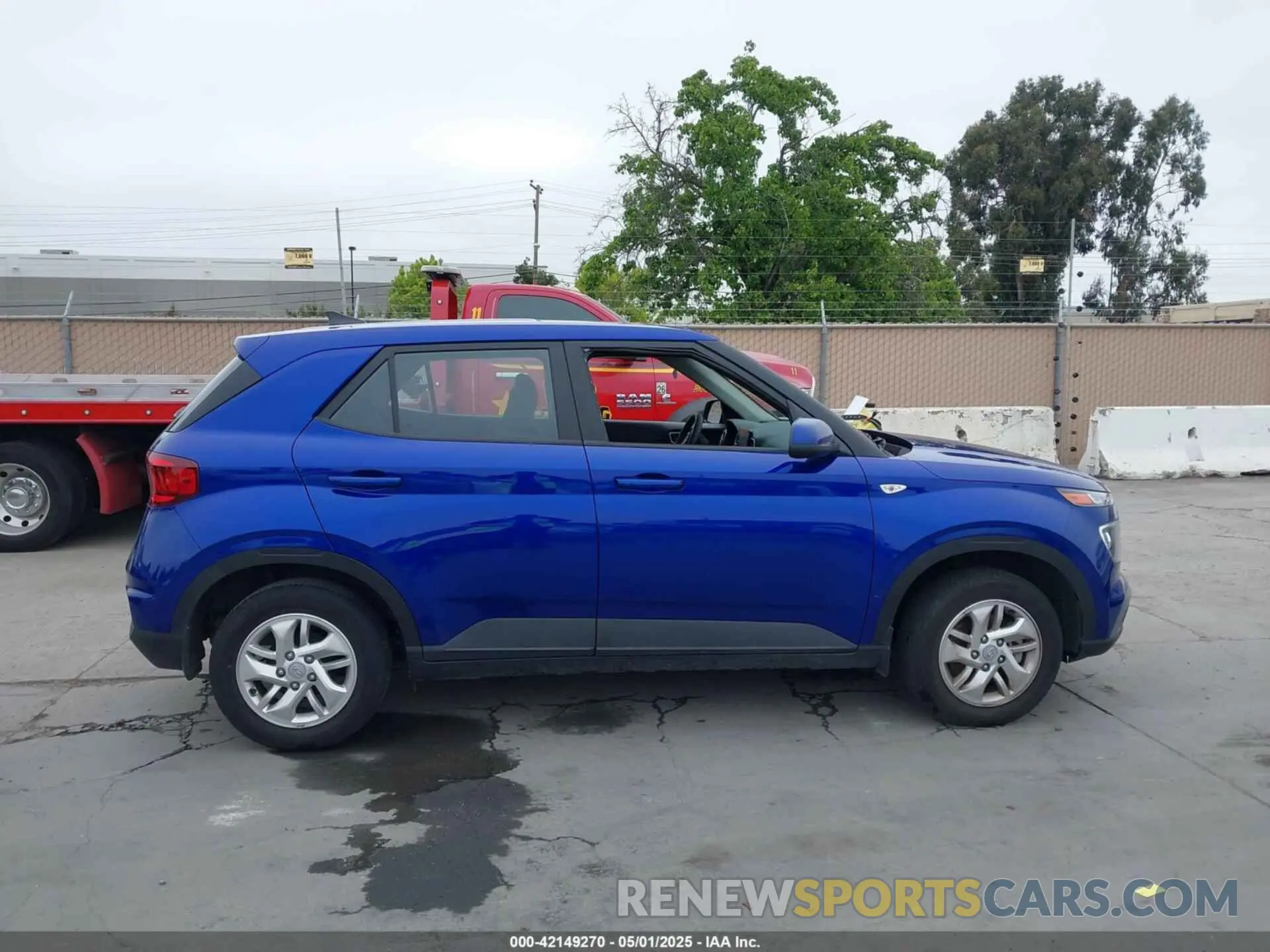13 Photograph of a damaged car KMHRB8A31NU202298 HYUNDAI VENUE 2022