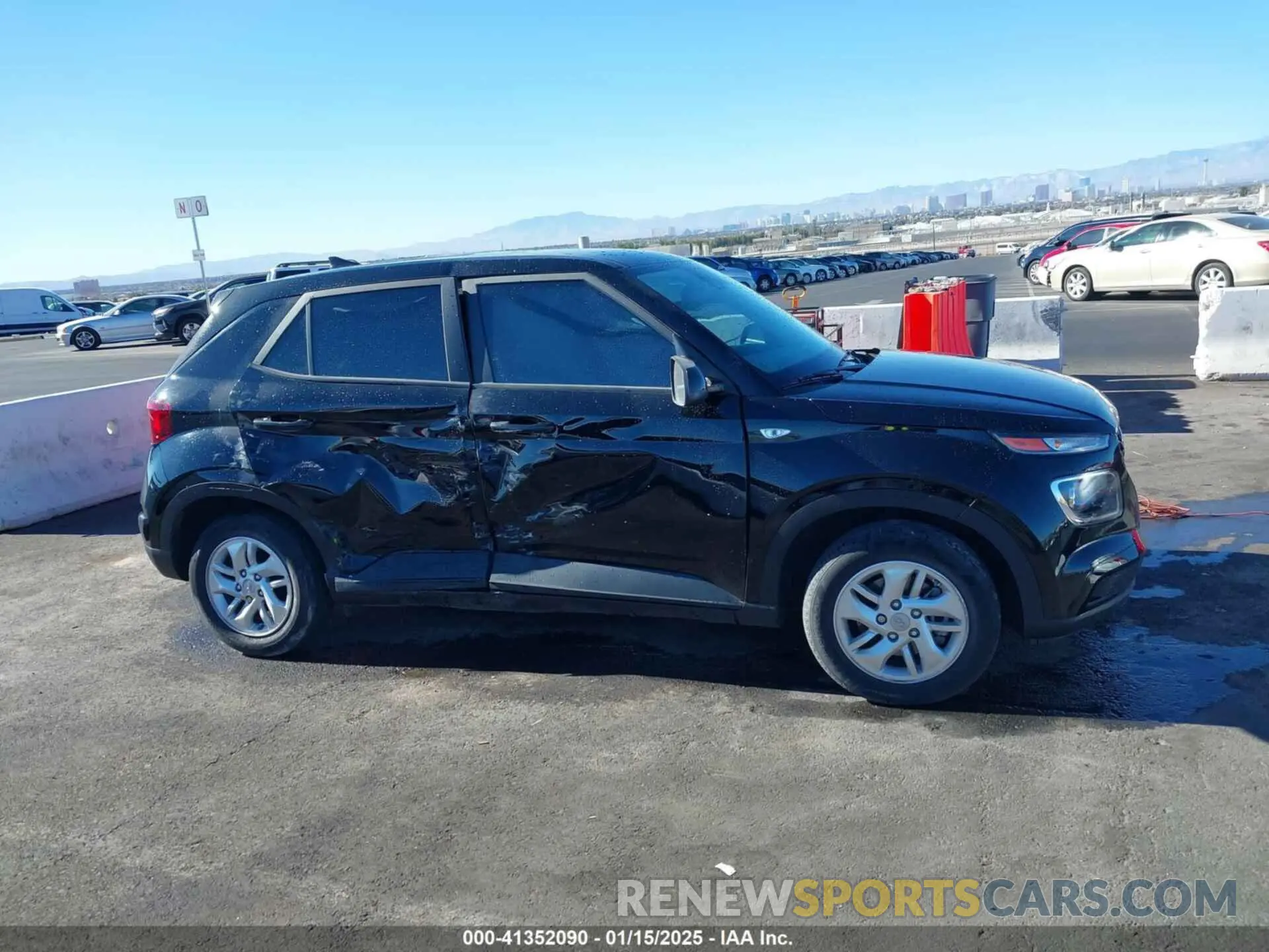 13 Photograph of a damaged car KMHRB8A32NU186225 HYUNDAI VENUE 2022