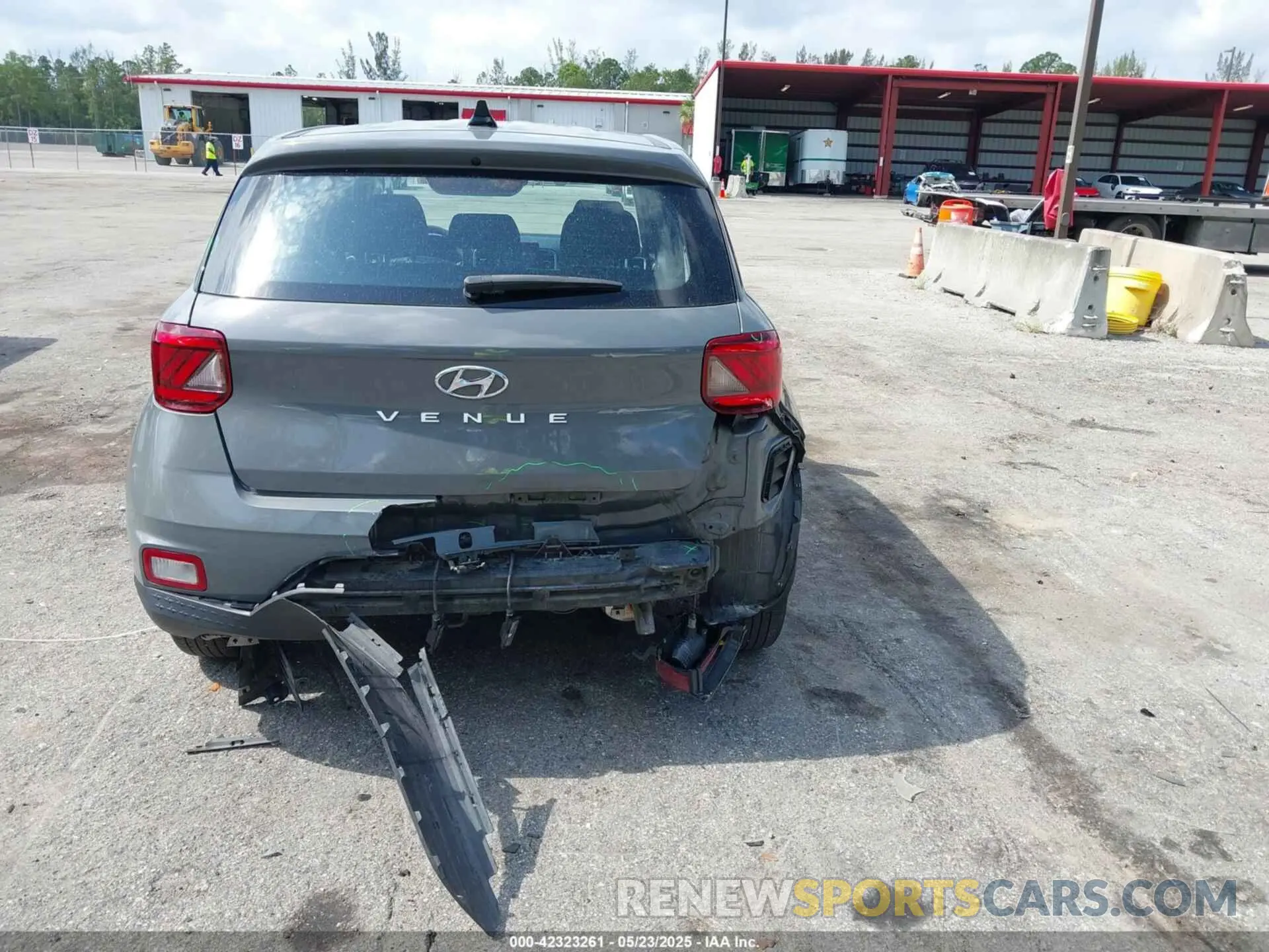 16 Photograph of a damaged car KMHRB8A35NU163456 HYUNDAI VENUE 2022