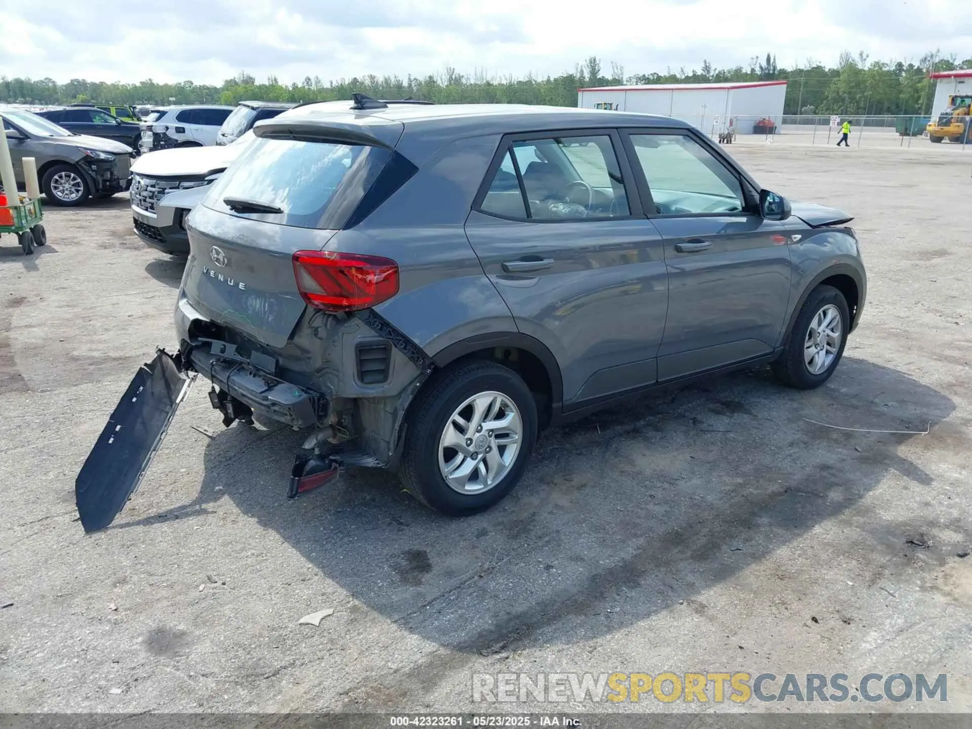 4 Photograph of a damaged car KMHRB8A35NU163456 HYUNDAI VENUE 2022