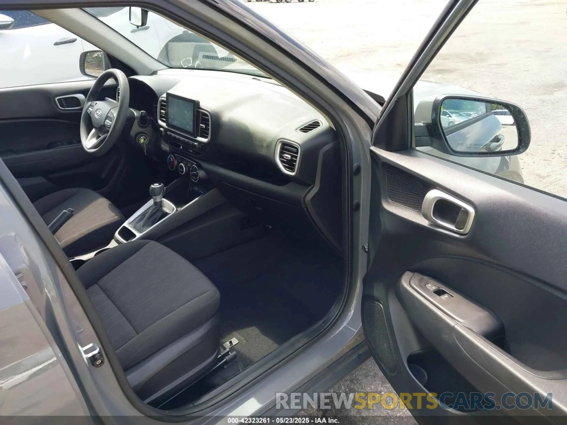 5 Photograph of a damaged car KMHRB8A35NU163456 HYUNDAI VENUE 2022