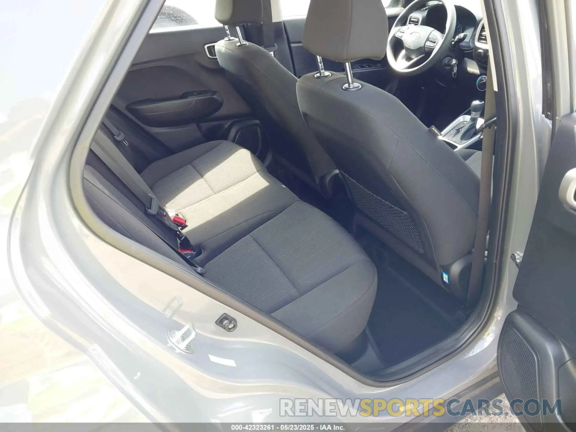 8 Photograph of a damaged car KMHRB8A35NU163456 HYUNDAI VENUE 2022