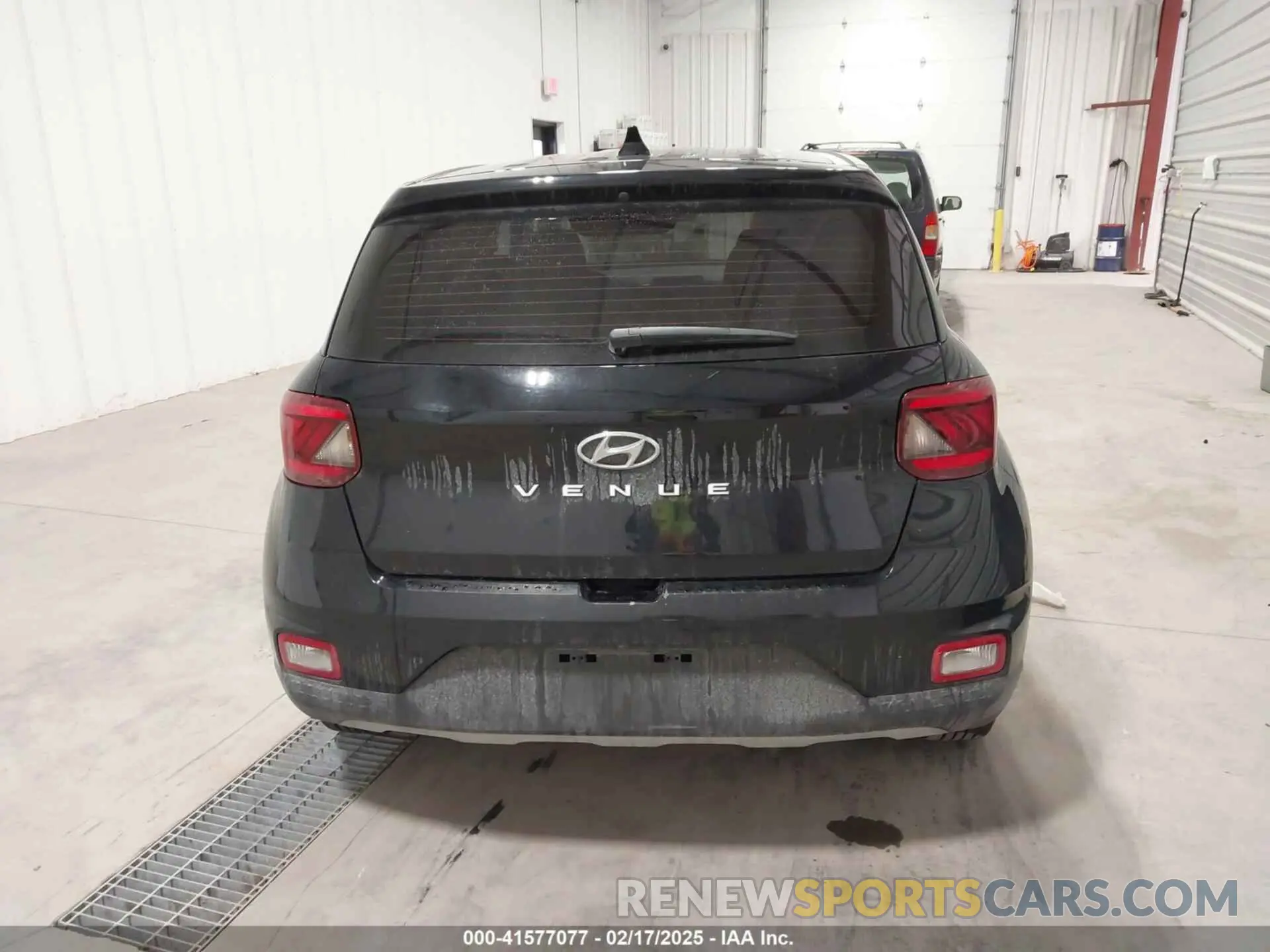 17 Photograph of a damaged car KMHRB8A36NU164230 HYUNDAI VENUE 2022
