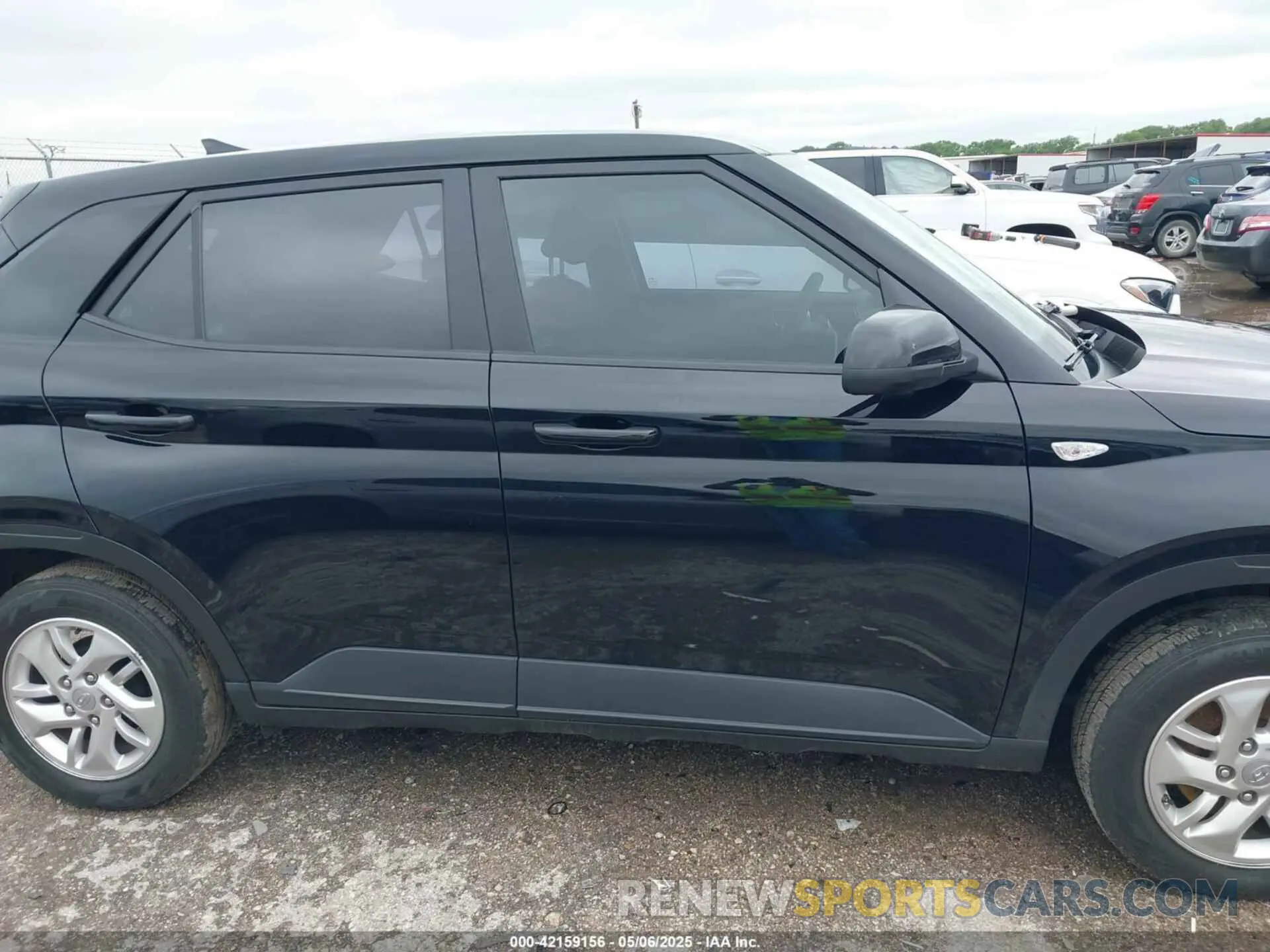 13 Photograph of a damaged car KMHRB8A3XNU197571 HYUNDAI VENUE 2022
