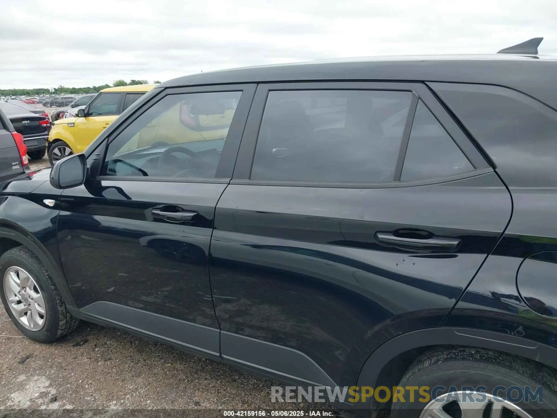 14 Photograph of a damaged car KMHRB8A3XNU197571 HYUNDAI VENUE 2022