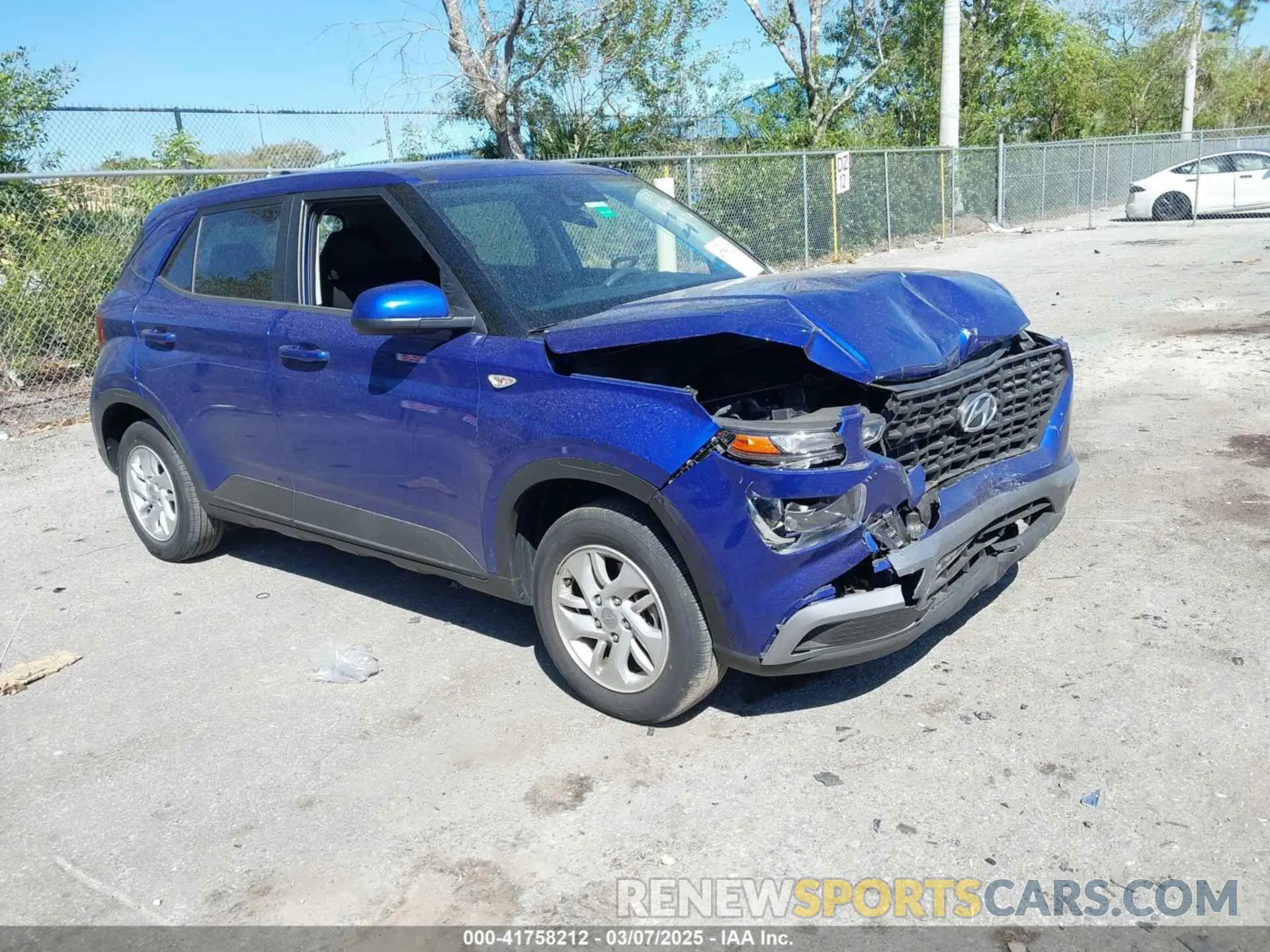 1 Photograph of a damaged car KMHRB8A3XNU199174 HYUNDAI VENUE 2022
